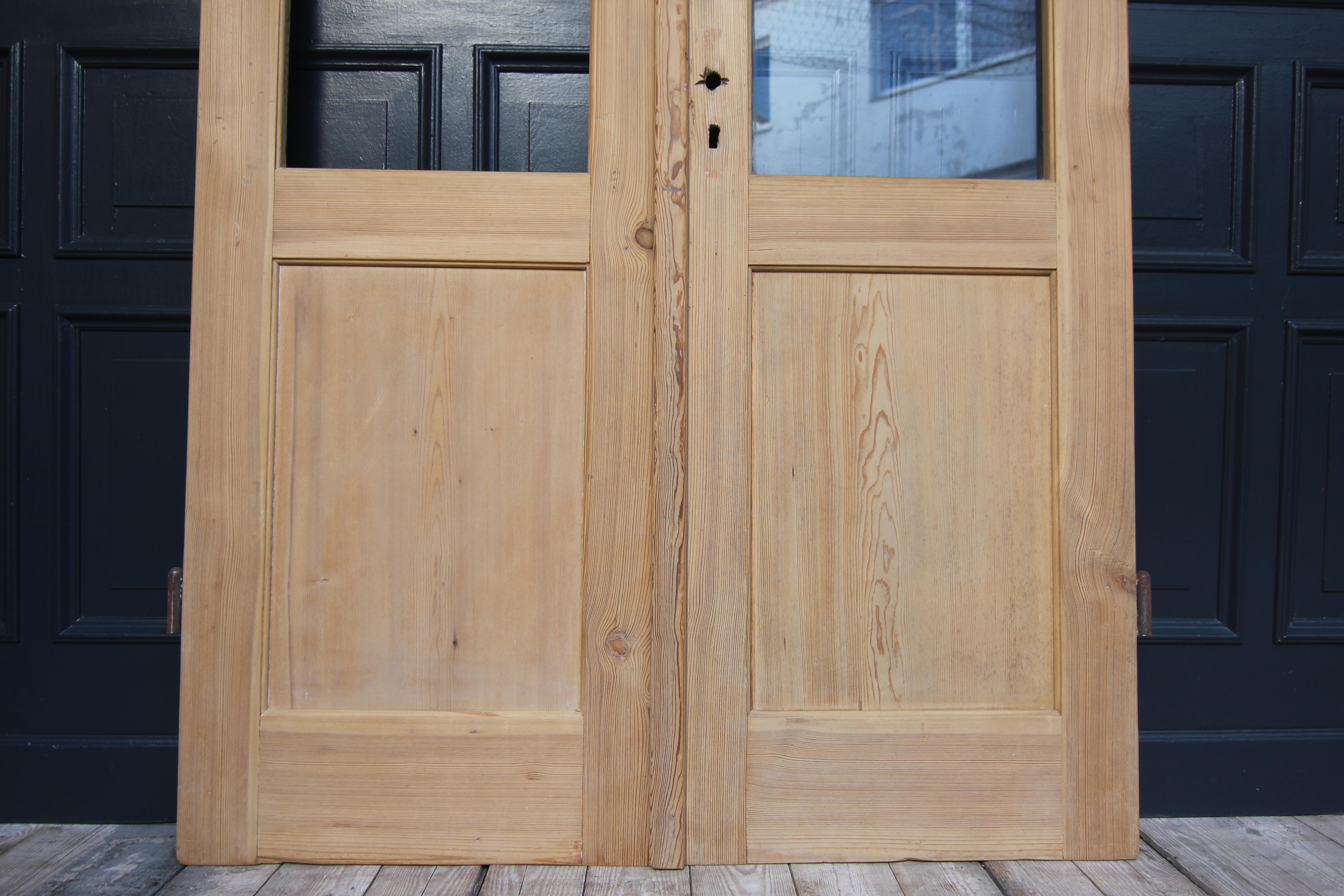 Early 20th Century Double Door made of Pine In Good Condition For Sale In Dusseldorf, DE