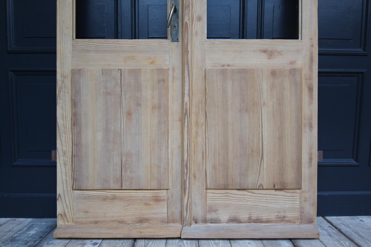 Doppeltür aus Kiefer aus dem frühen 20. (20. Jahrhundert) im Angebot