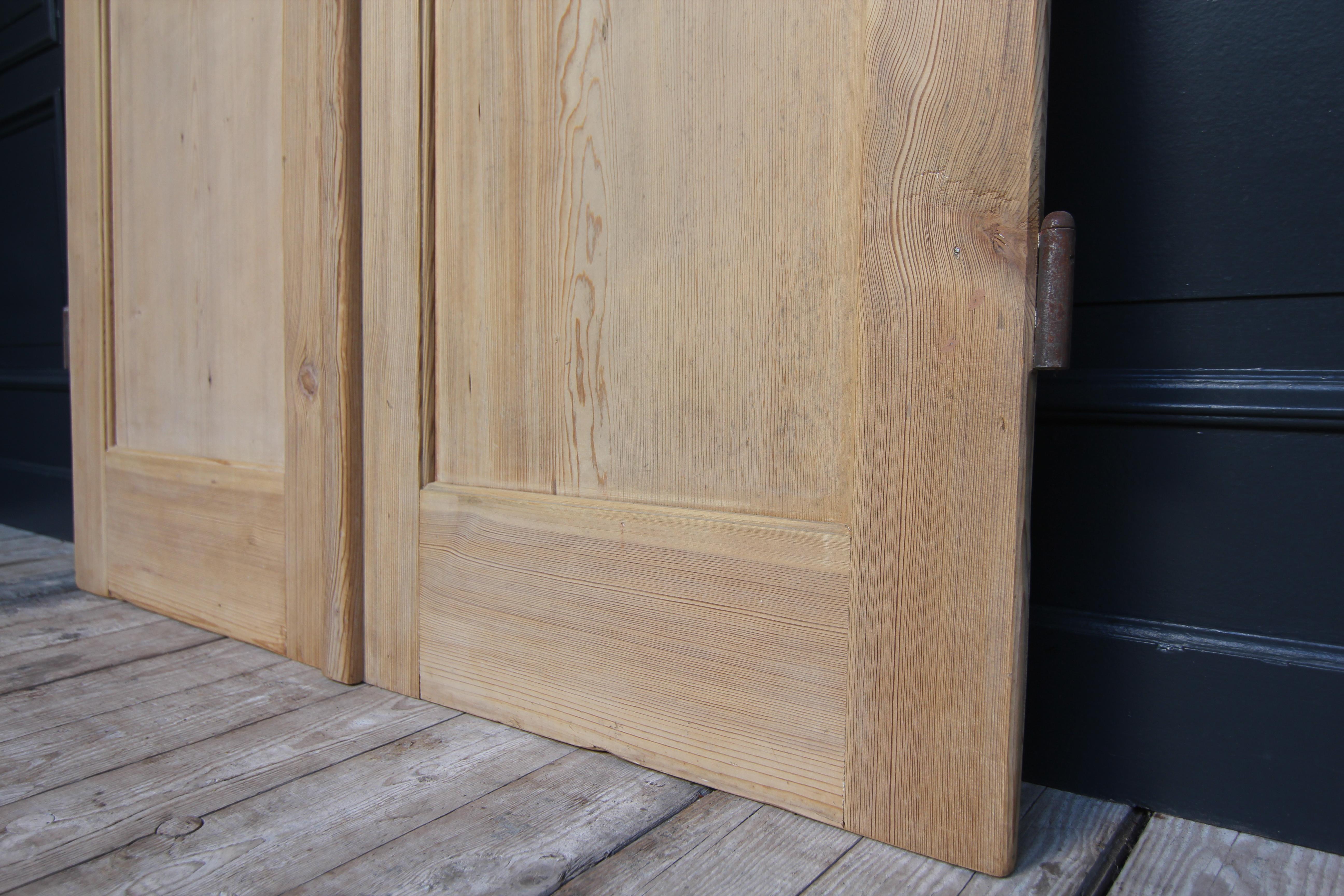 Early 20th Century Double Door made of Pine For Sale 1