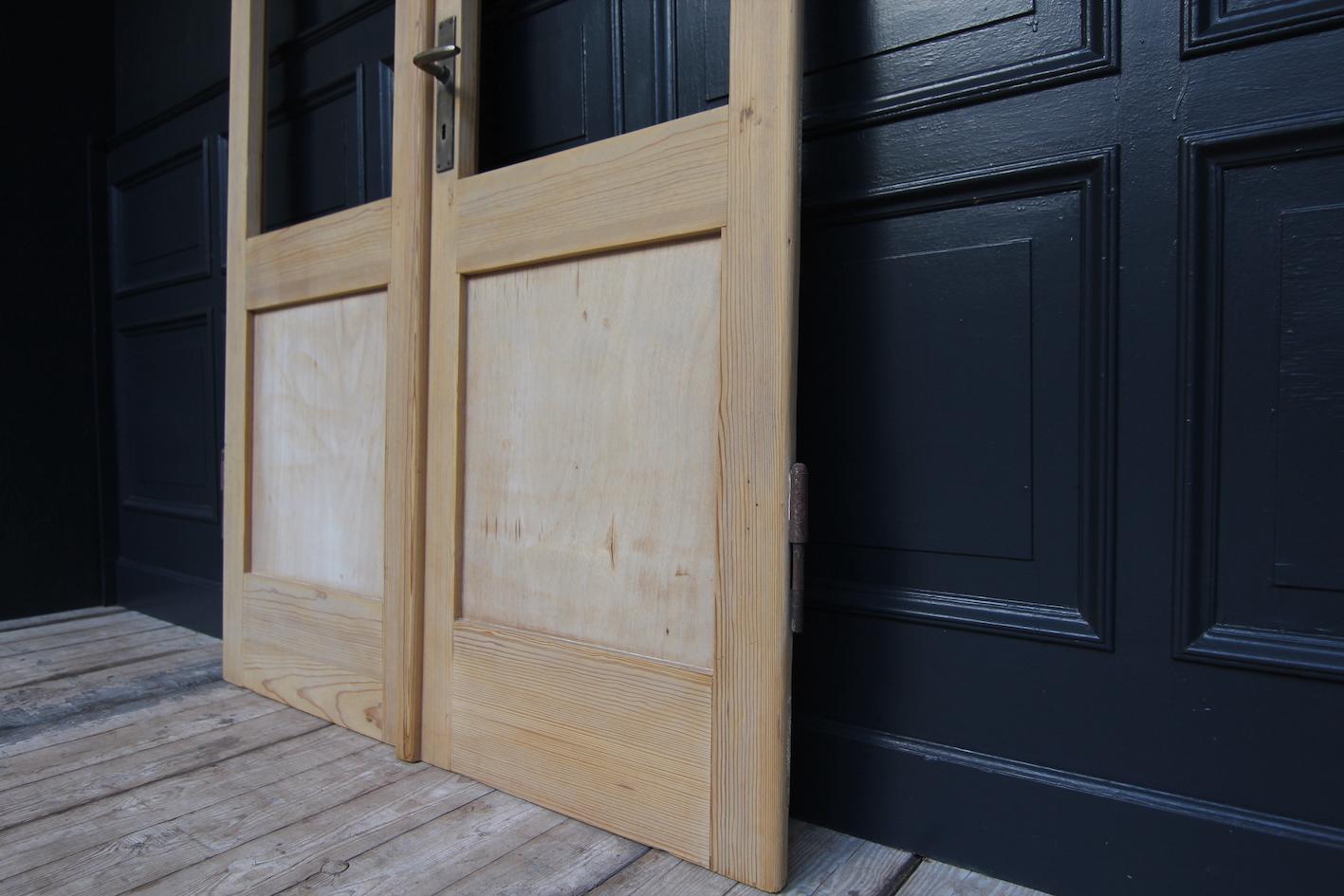 Early 20th Century Double Door made of Pine For Sale 2