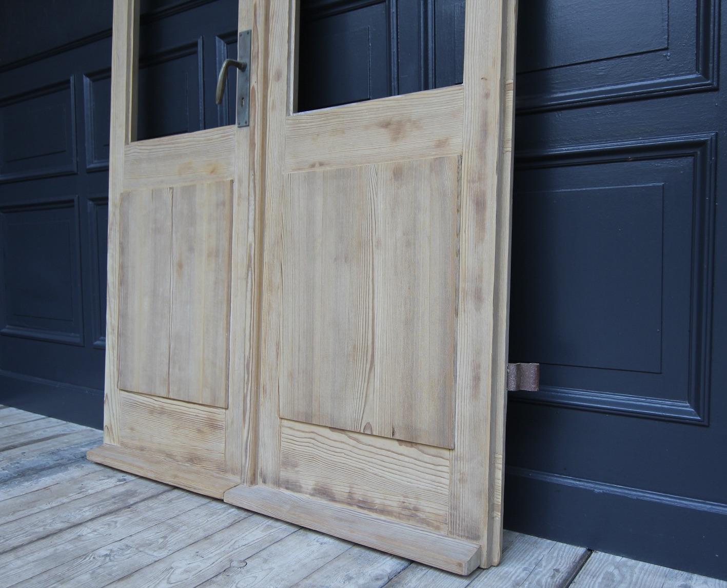 Early 20th Century Double Door made of Pine For Sale 3