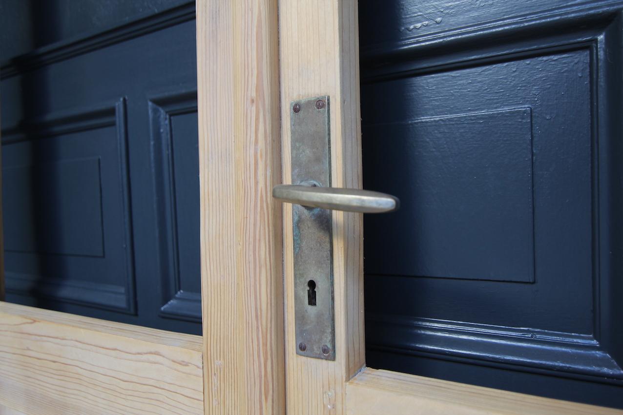 Early 20th Century Double Door made of Pine For Sale 4