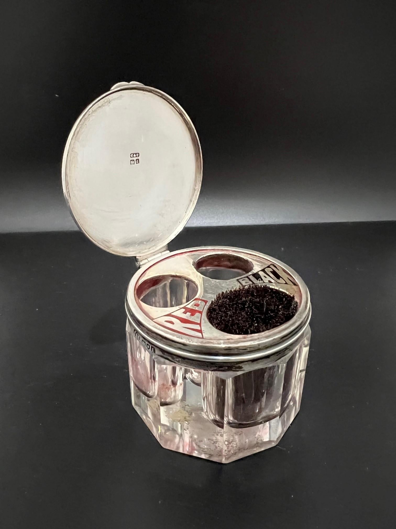 Early 20th Century Double Ink Well Red and Black with a Pen Wipe London, England For Sale 6