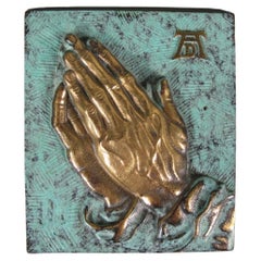 Bajo relieve de bronce con pátina doble de principios del siglo XX "Manos que rezan" - 1Y184