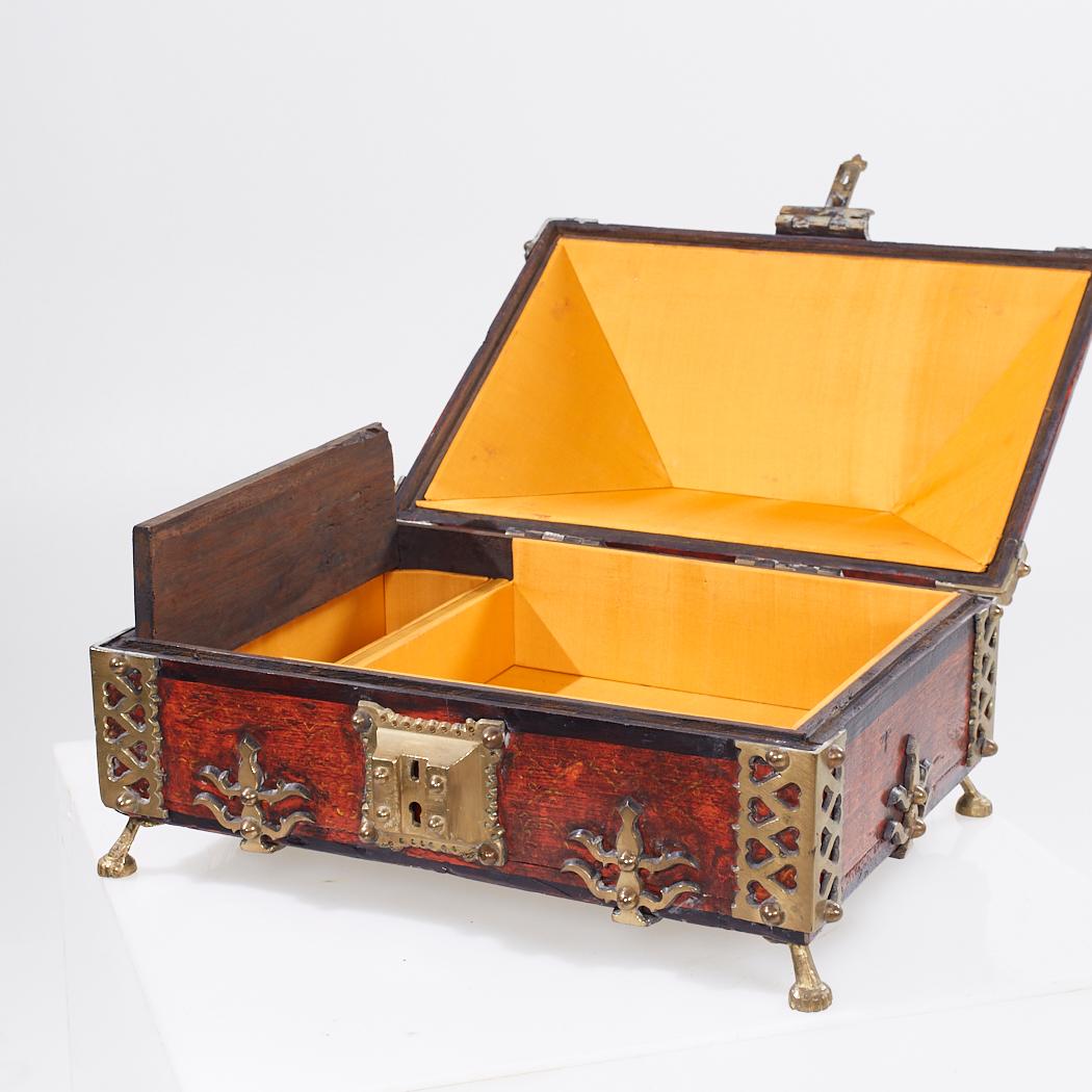 Anfang des 20. Jahrhunderts Mitgifttruhe Malabar Box aus Kerala Indien im Angebot 4