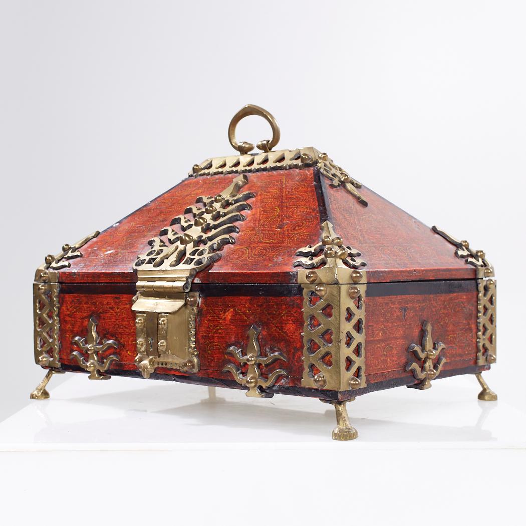 Anfang des 20. Jahrhunderts Mitgifttruhe Malabar Box aus Kerala Indien (Agra) im Angebot