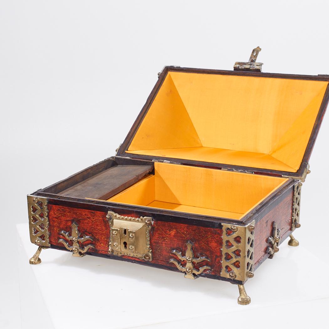 Anfang des 20. Jahrhunderts Mitgifttruhe Malabar Box aus Kerala Indien im Angebot 3