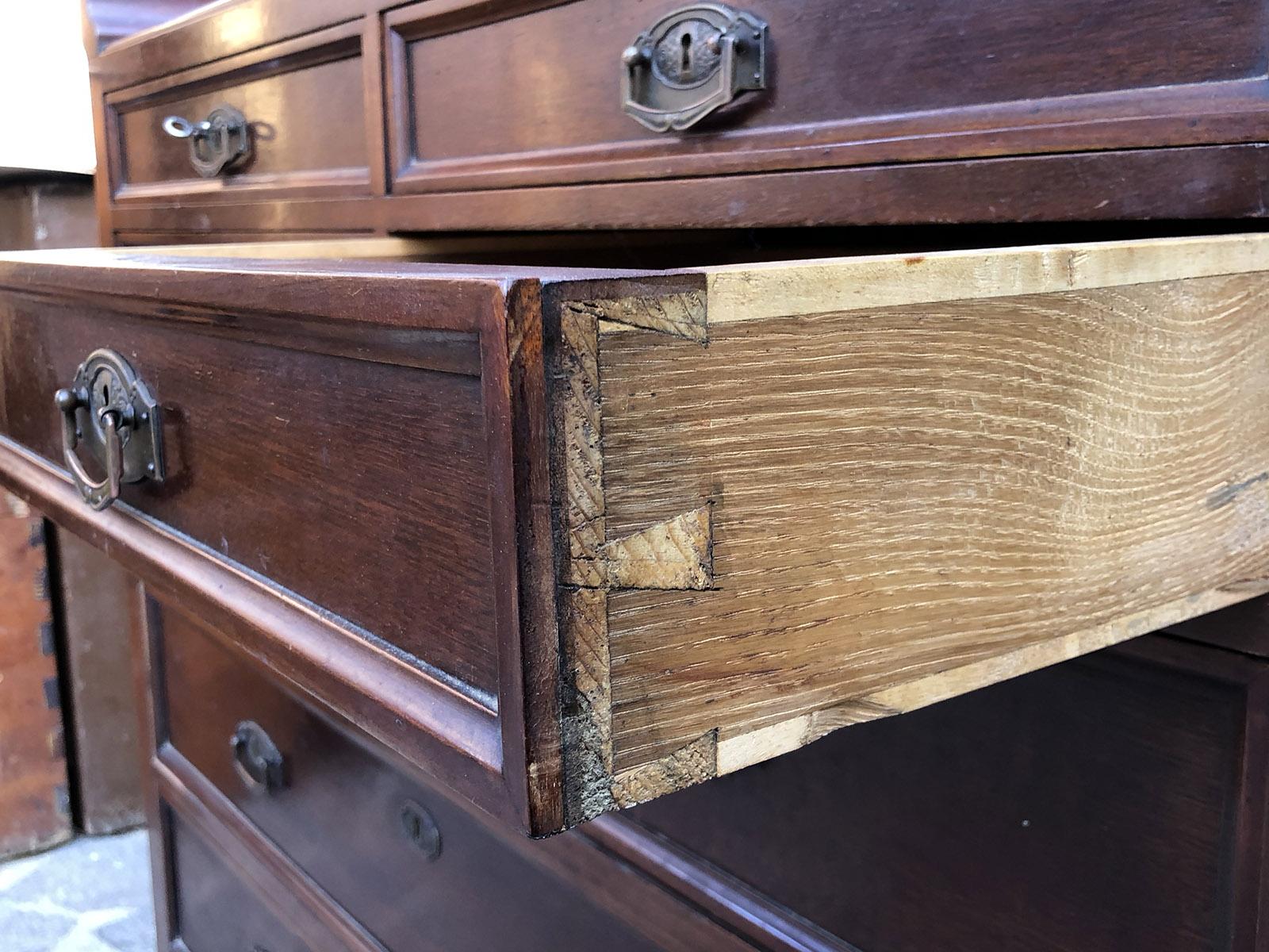 Dresser drawer in mahogany and chestnut, with original mirror and handles, Italian design and production, complete with keys.
Seven dressers, wax finiture, one of decoration has a little crack. In the upper part of the mirror there are two typical