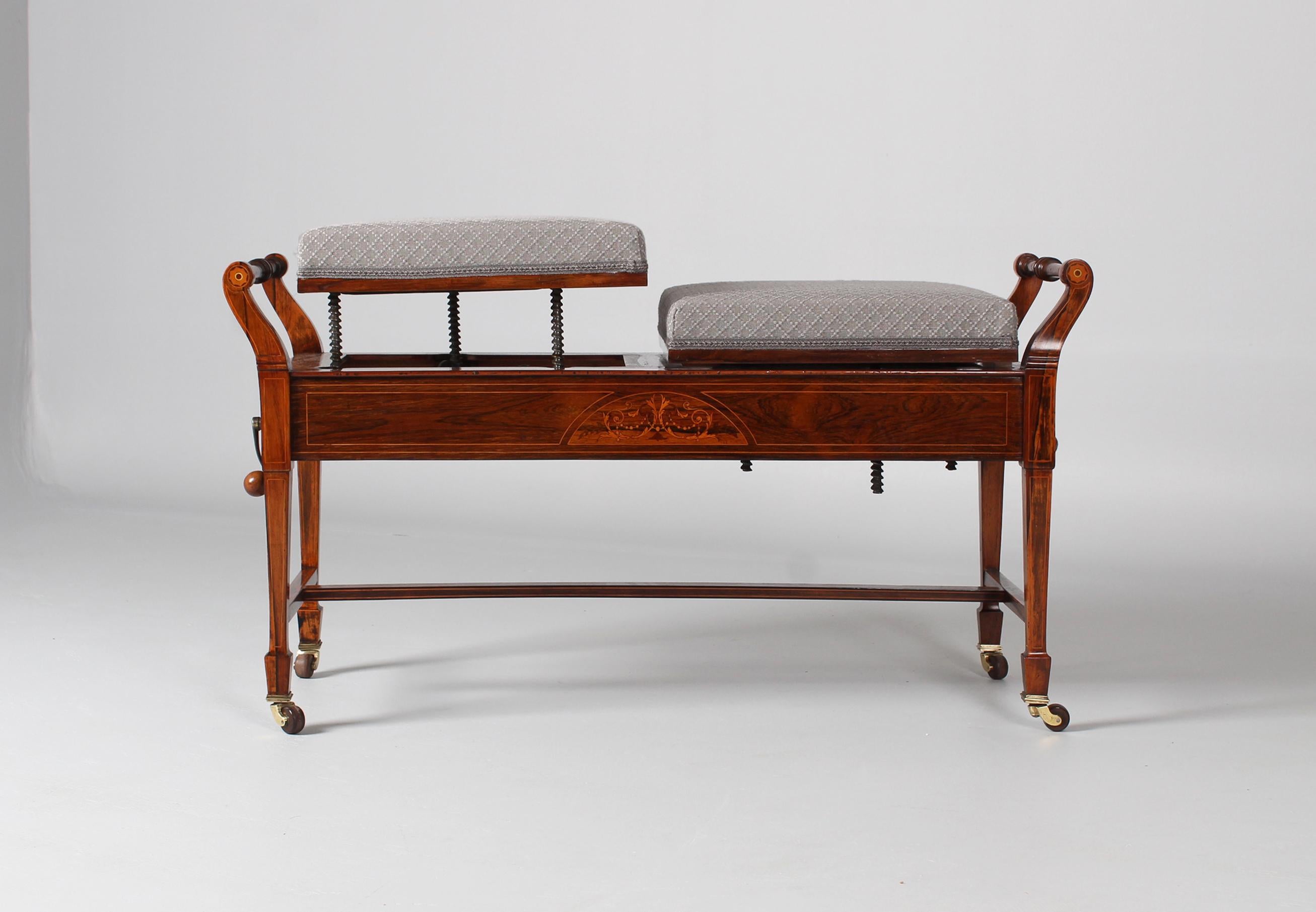 Antique duet piano bench

England
Edwardian, early 20th century.

Dimensions: seat height (from - to): 49 - 59 cm, width: 100 cm, depth: 36 cm

Description:
Absolutely rare antique duet piano bench from England.

Rolling bench standing on