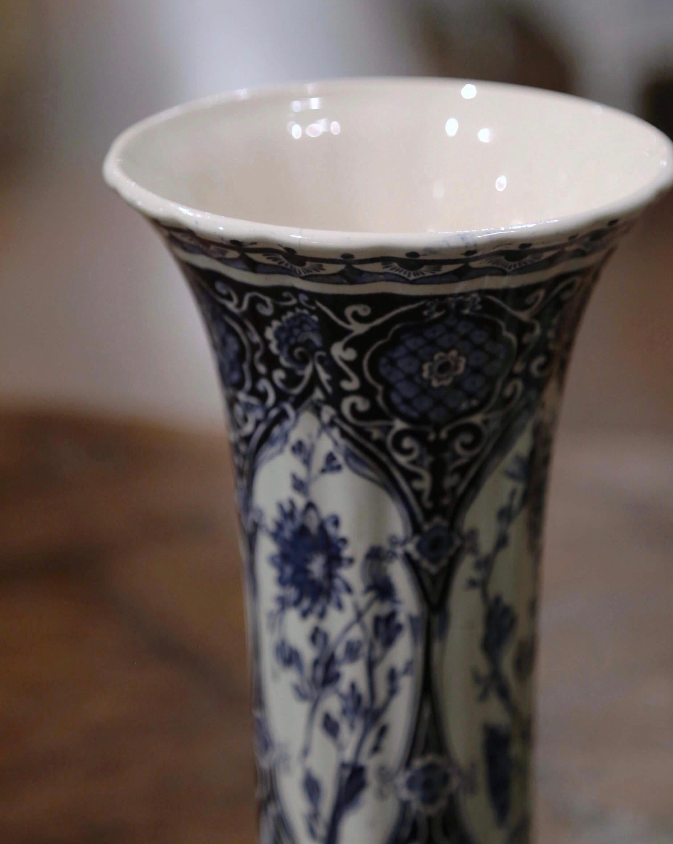 Early 20th Century Dutch Blue and White Trumpet Faience Delft Vase In Excellent Condition For Sale In Dallas, TX