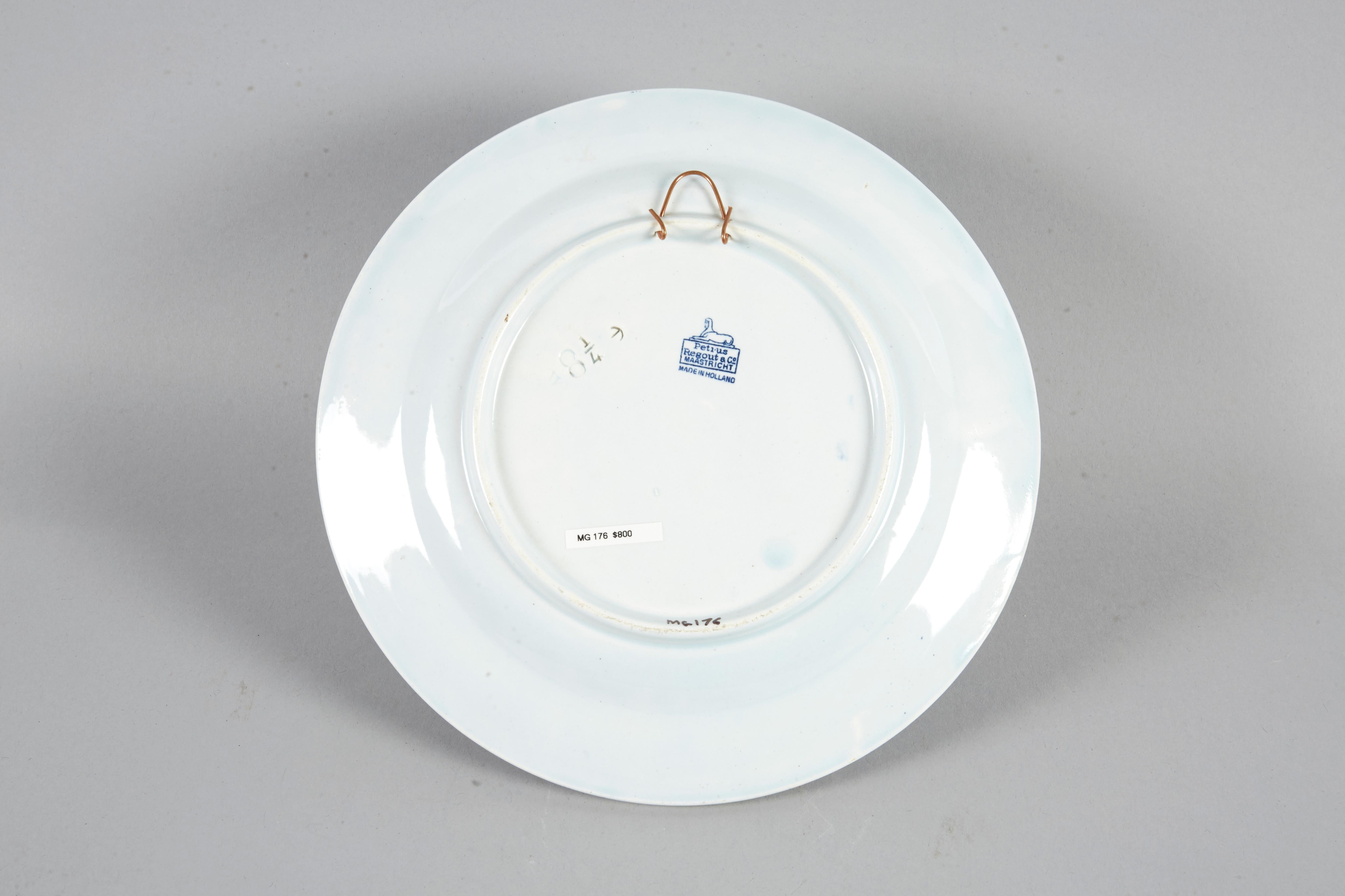 Early 20th Century Dutch Ceramic Commemorative Plate by Petrus Regout Maasticht For Sale 1