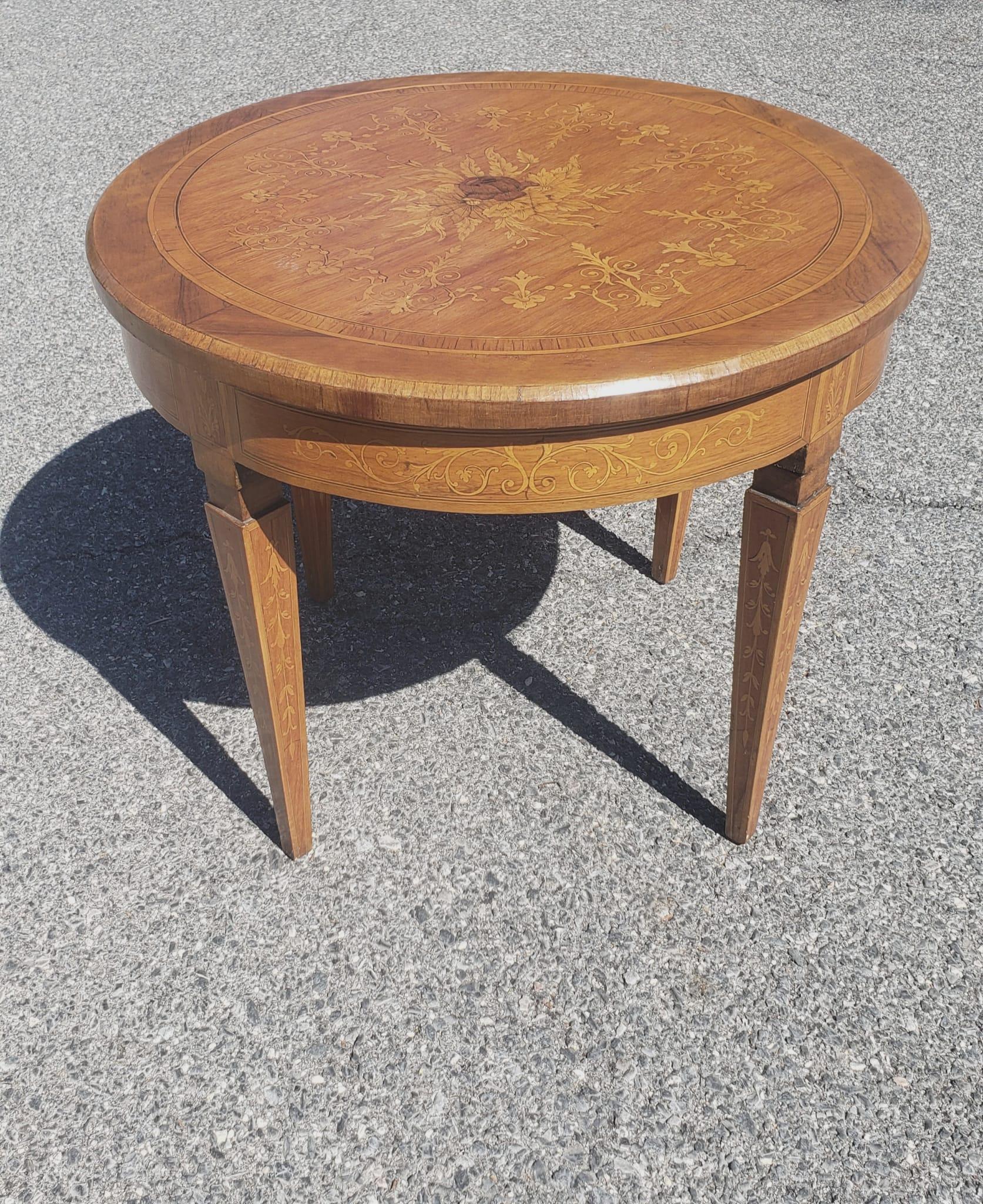 Early 20th Century Dutch Colonial Style Marquetry Fruitwood Gueridon Table In Good Condition For Sale In Germantown, MD