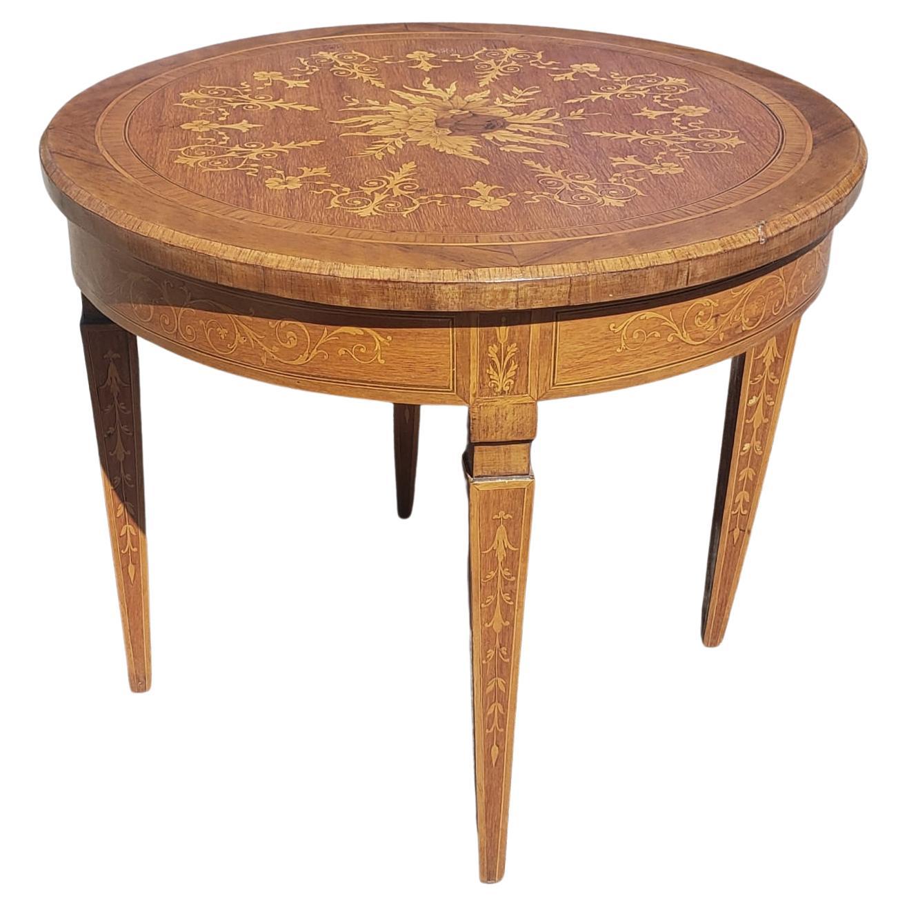 Table de guéridon en bois fruitier marqueté de style colonial hollandais du début du 20e siècle