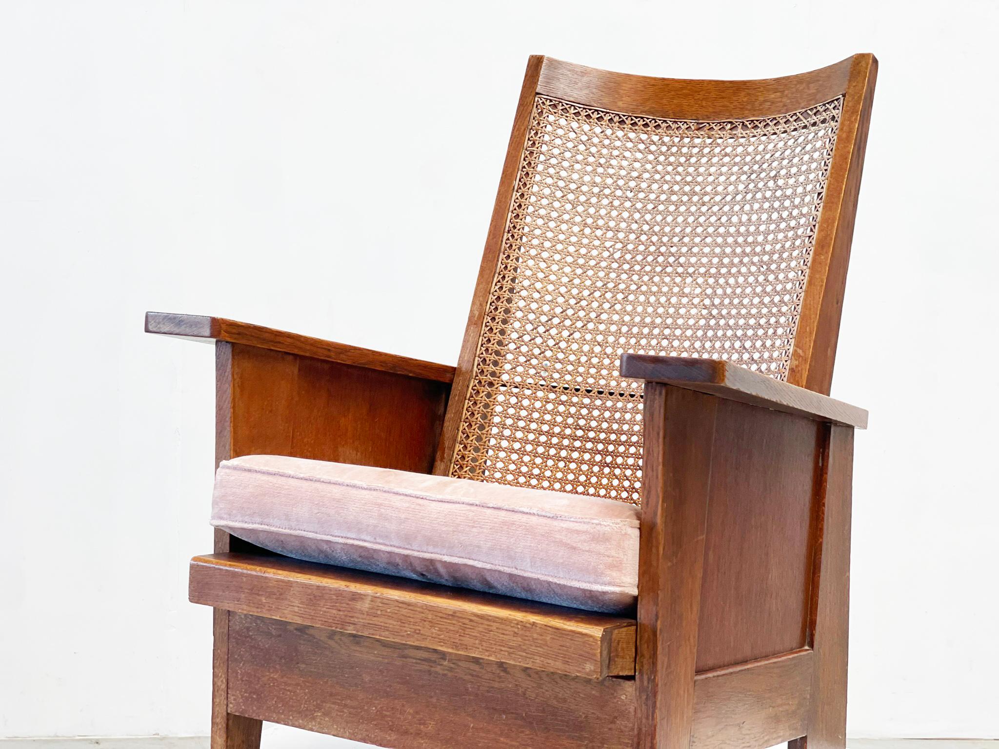 Oak Early 20th century dutch easy chair For Sale