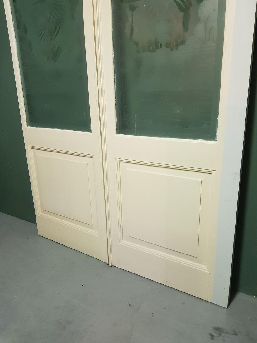 Early 20th Century Dutch Ensuite Doors with Etched Glass Depicting a Garden For Sale 4