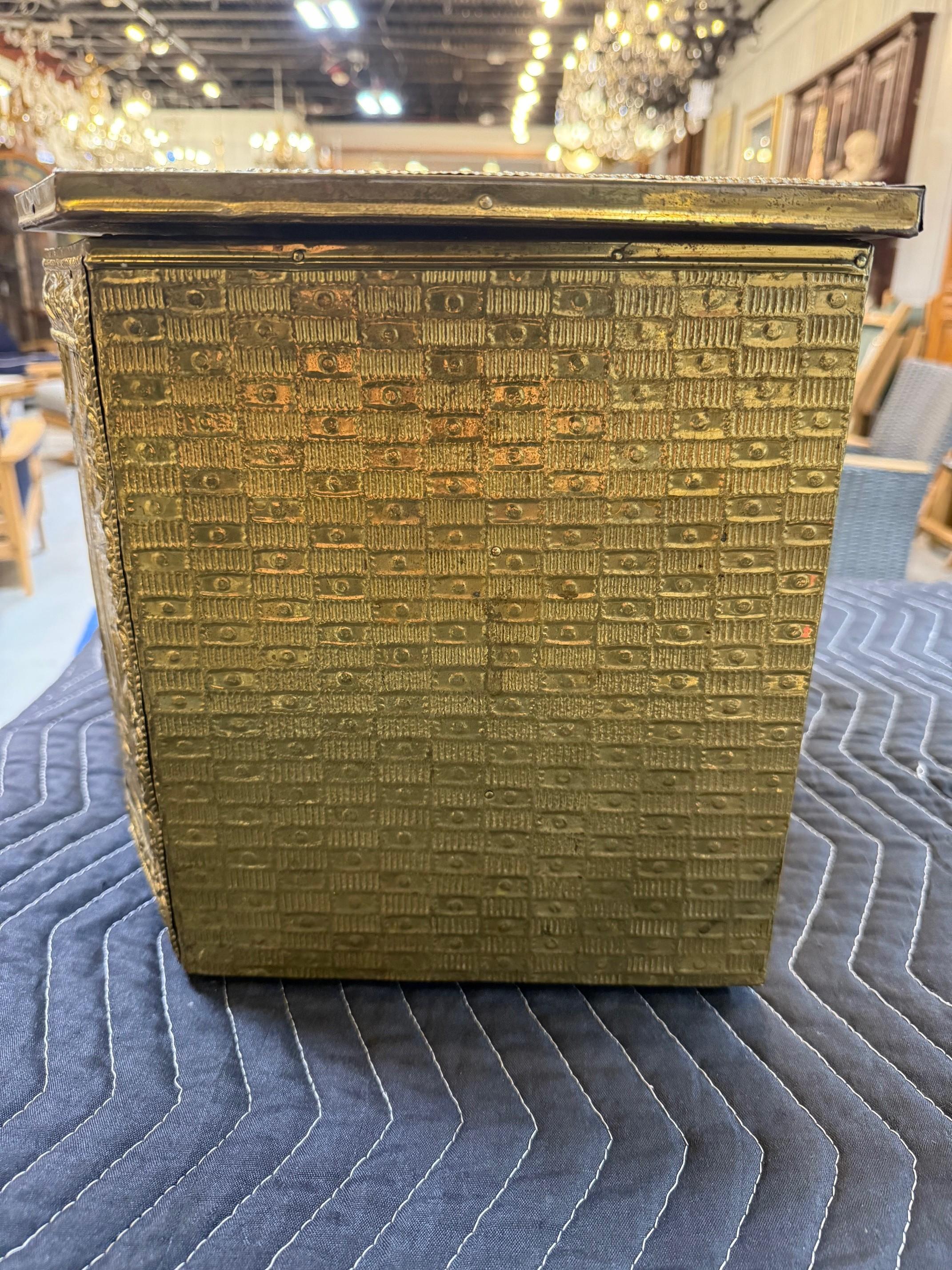 Early 20th Century Dutch Fireside Coal, Tinder Box, Bin or Scuttle Fire Box For Sale 9