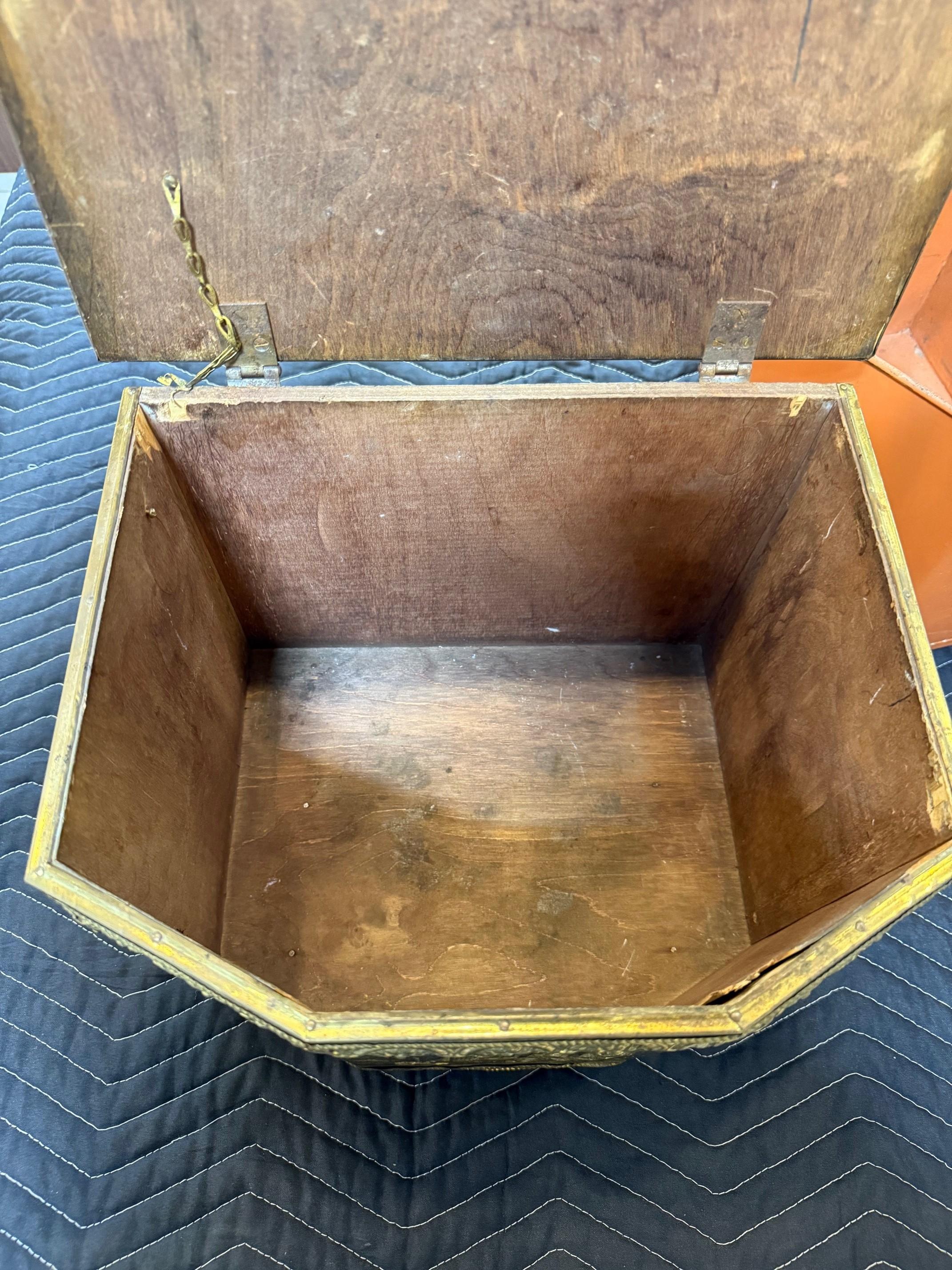 Early 20th Century Dutch Fireside Coal, Tinder Box, Bin or Scuttle Fire Box For Sale 14