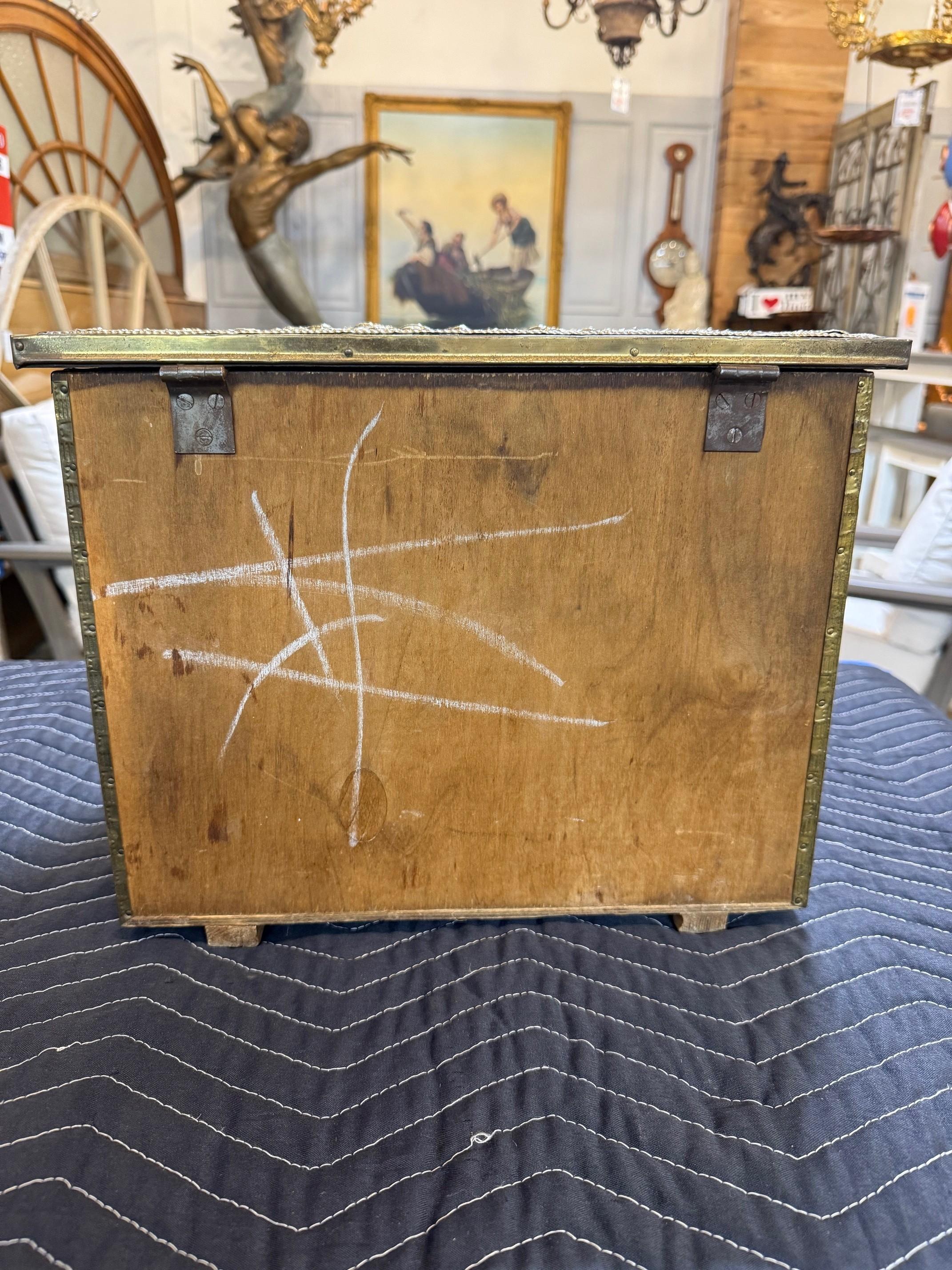 Early 20th Century Dutch Fireside Coal, Tinder Box, Bin or Scuttle Fire Box For Sale 15