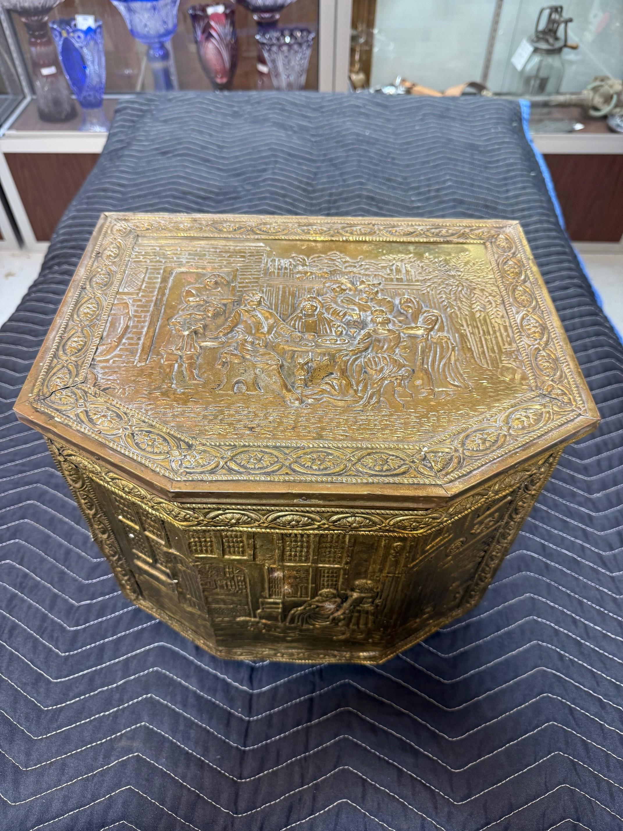 Early 20th Century Dutch Fireside Coal, Tinder Box, Bin or Scuttle Fire Box For Sale 3