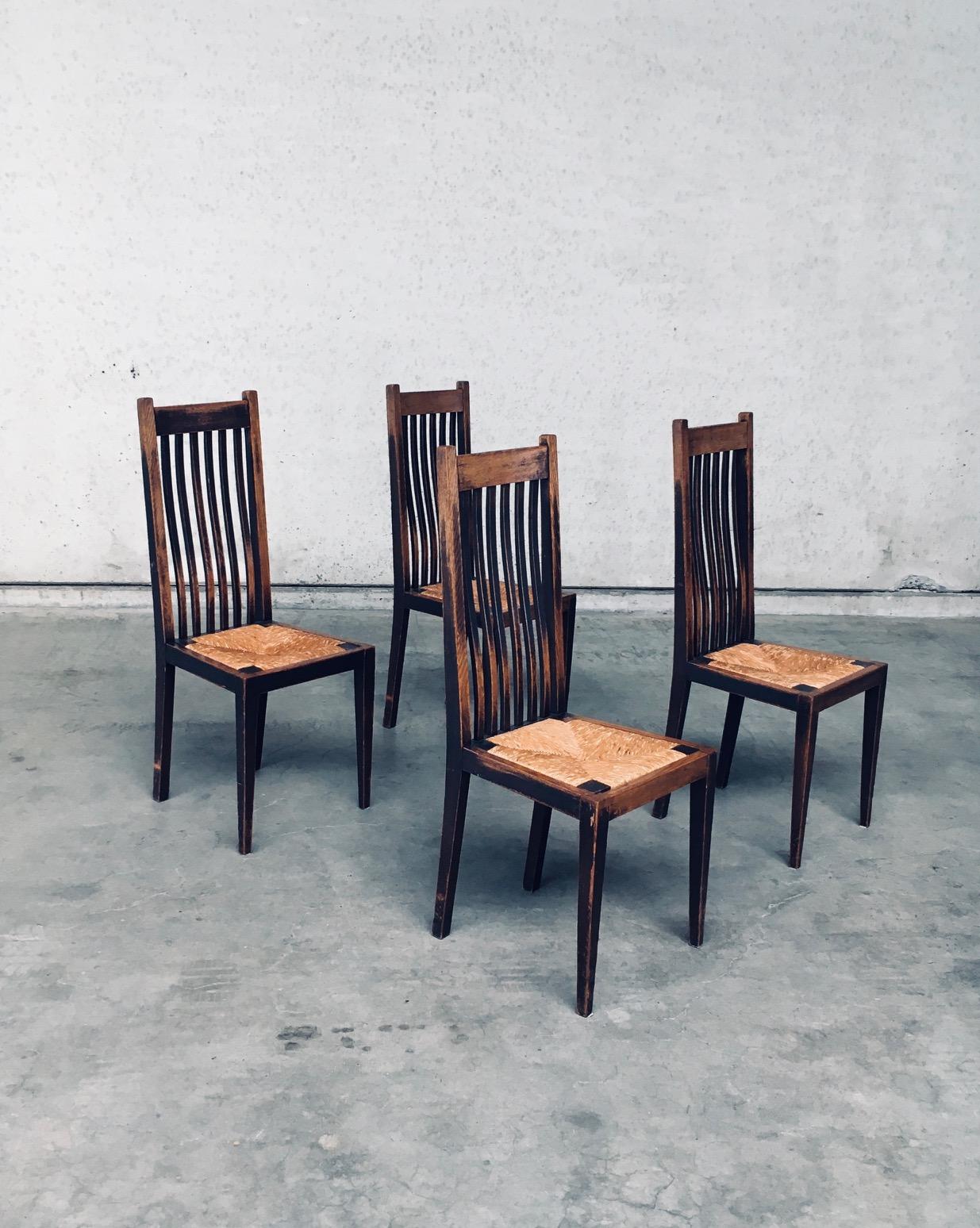 Début du 20ème siècle, Design/One Modernism Architects Chairs. Fabriqué aux Pays-Bas, début du 20e siècle, période 1910-20. Style Arts & Crafts. Chêne teinté avec assise en jonc tissé. Chaises magnifiquement conçues et fabriquées à la main par un