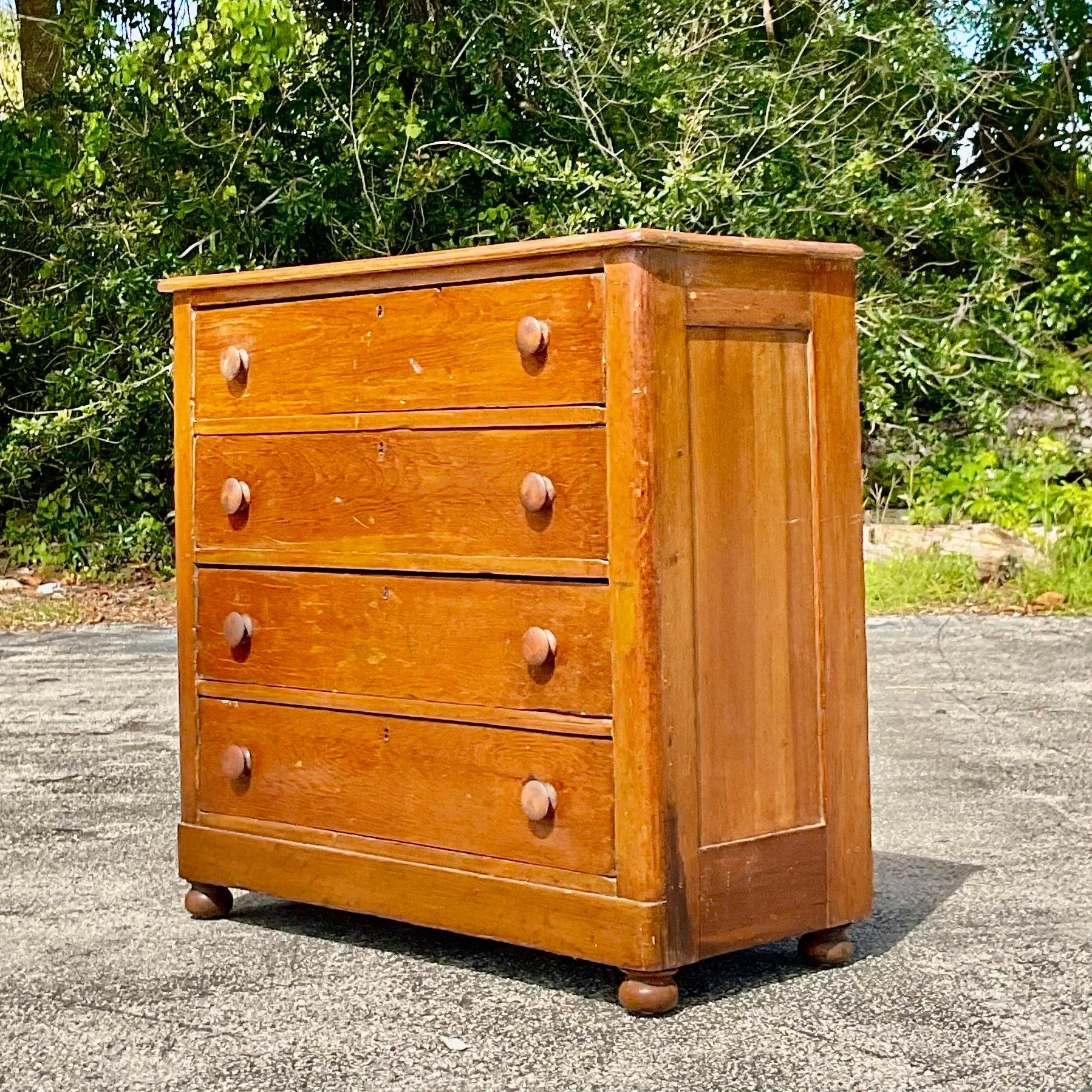 Early 20th Century Early American Pine Chest of Drawers For Sale 2
