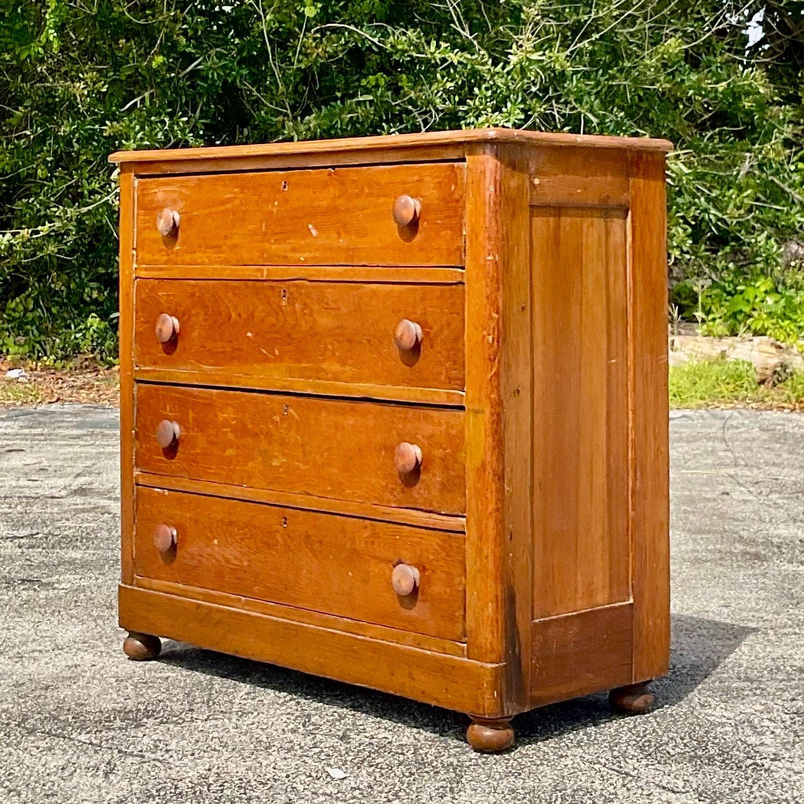 Early 20th Century Early American Pine Chest of Drawers For Sale 4