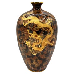 Satsuma-Vase aus Steingut des frühen 20. Jahrhunderts von Kinkozan, Kyoto, Japan.