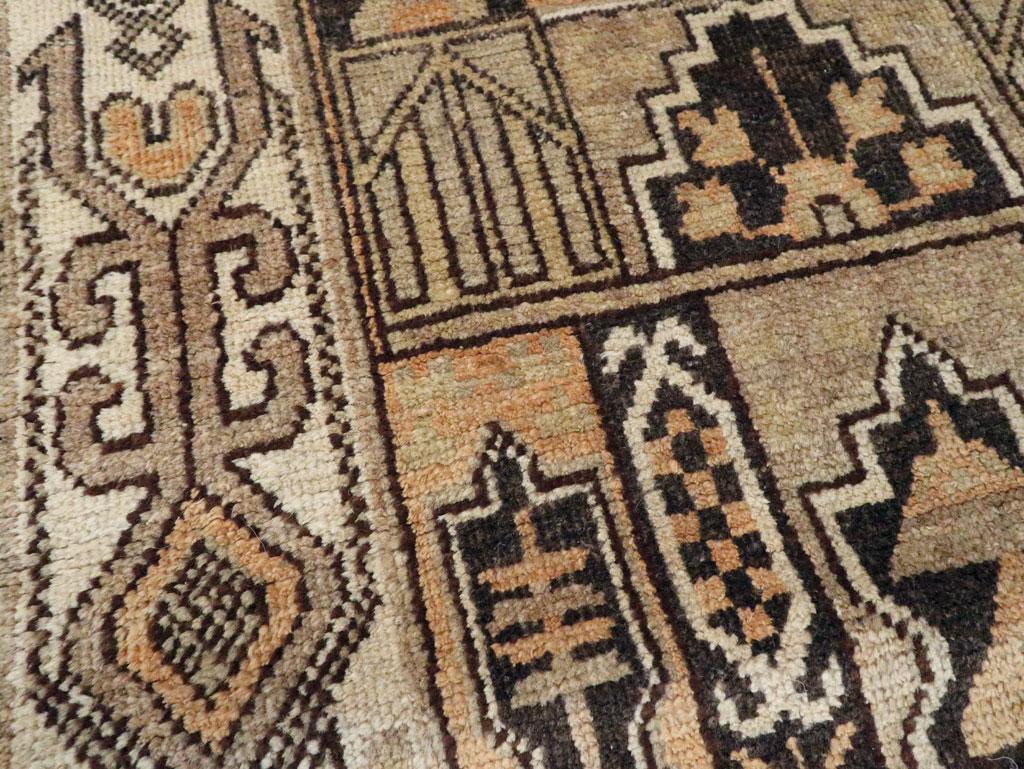Début du 20e siècle, tapis Khotan du Turkestan oriental Excellent état - En vente à New York, NY