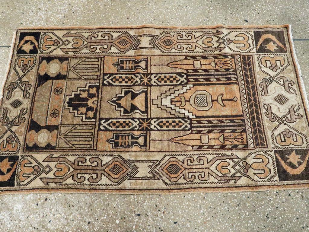 20ième siècle Début du 20e siècle, tapis Khotan du Turkestan oriental en vente