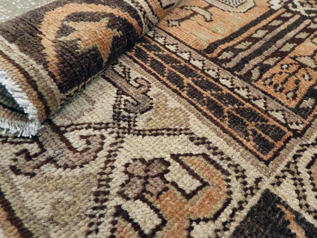 Début du 20e siècle, tapis Khotan du Turkestan oriental en vente 1