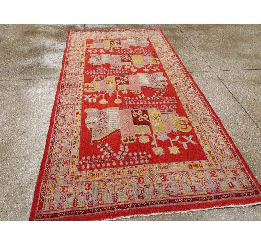 Early 20th Century East Turkestan Pictorial Vase Khotan Small Gallery Rug in Red In Good Condition For Sale In New York, NY