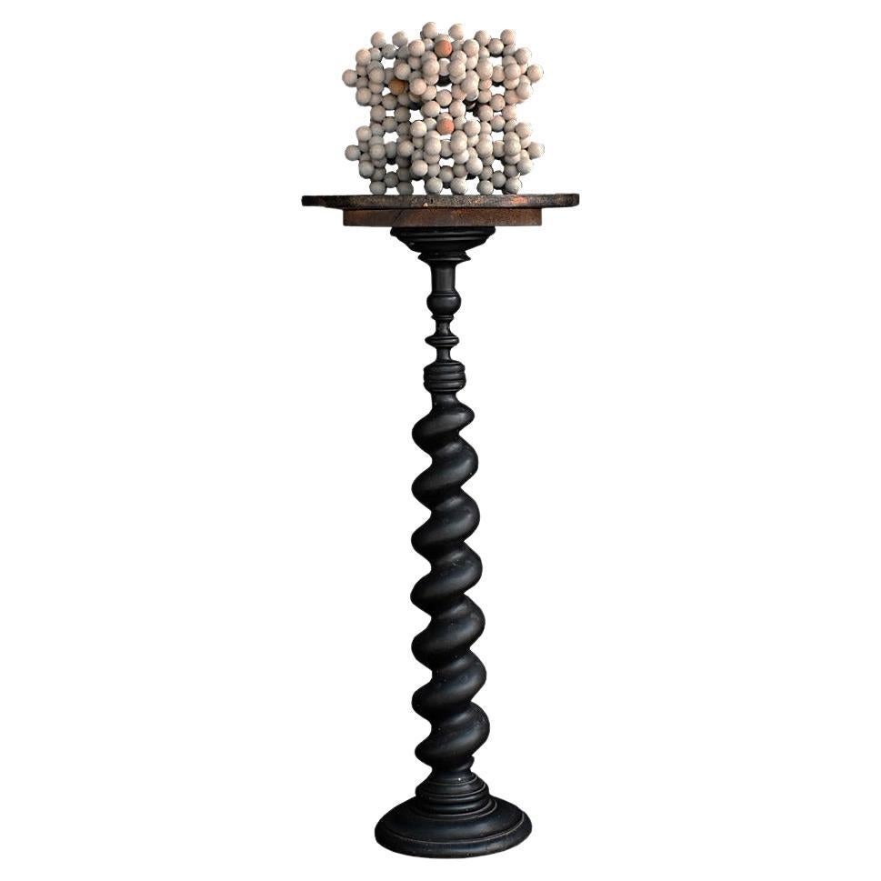 Socle en bois sculpté de forme inhabituelle, ébonisé, du début du 20e siècle en vente