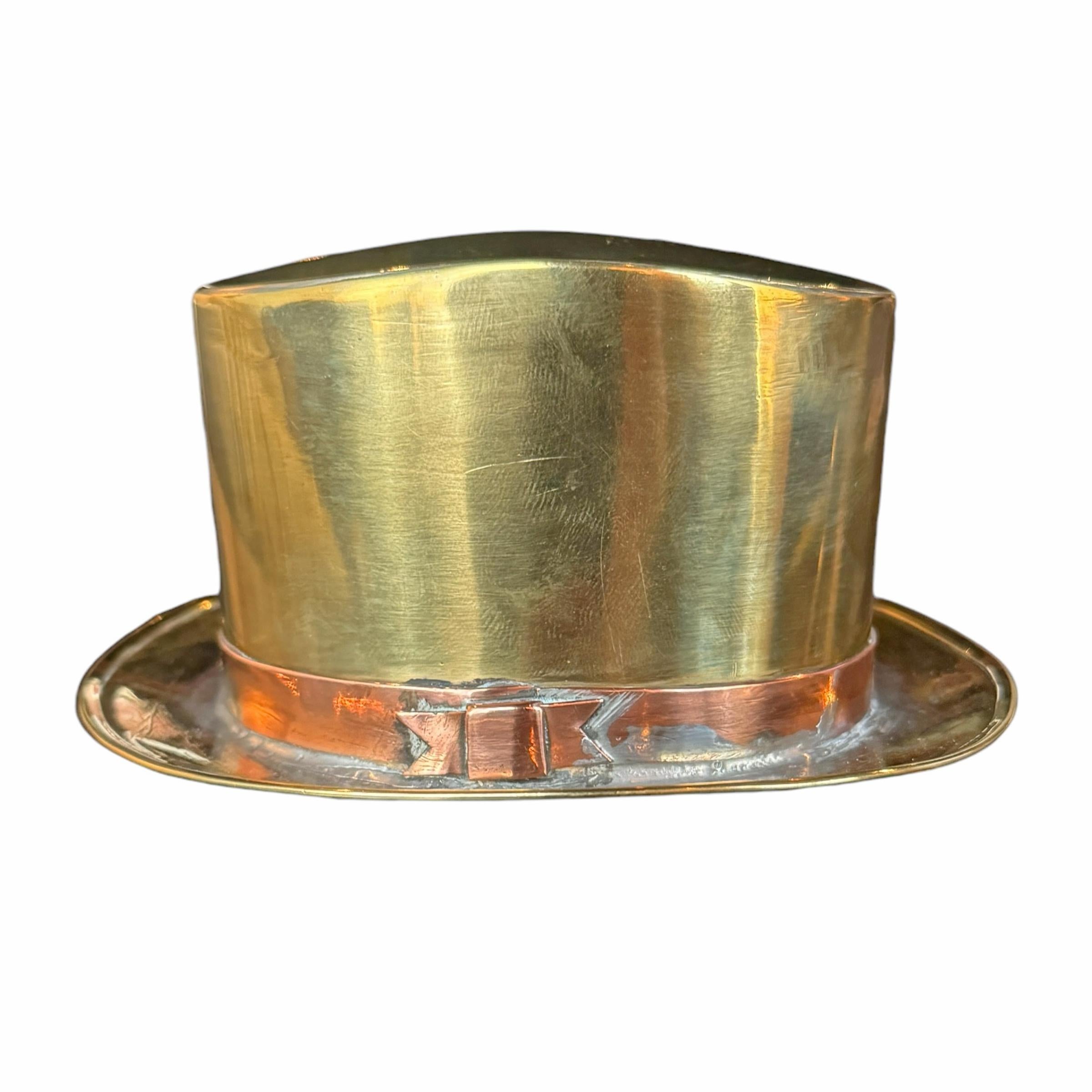 Early 20th Century Edwardian Brass Top Hat Cigar Holder In Good Condition In Chicago, IL