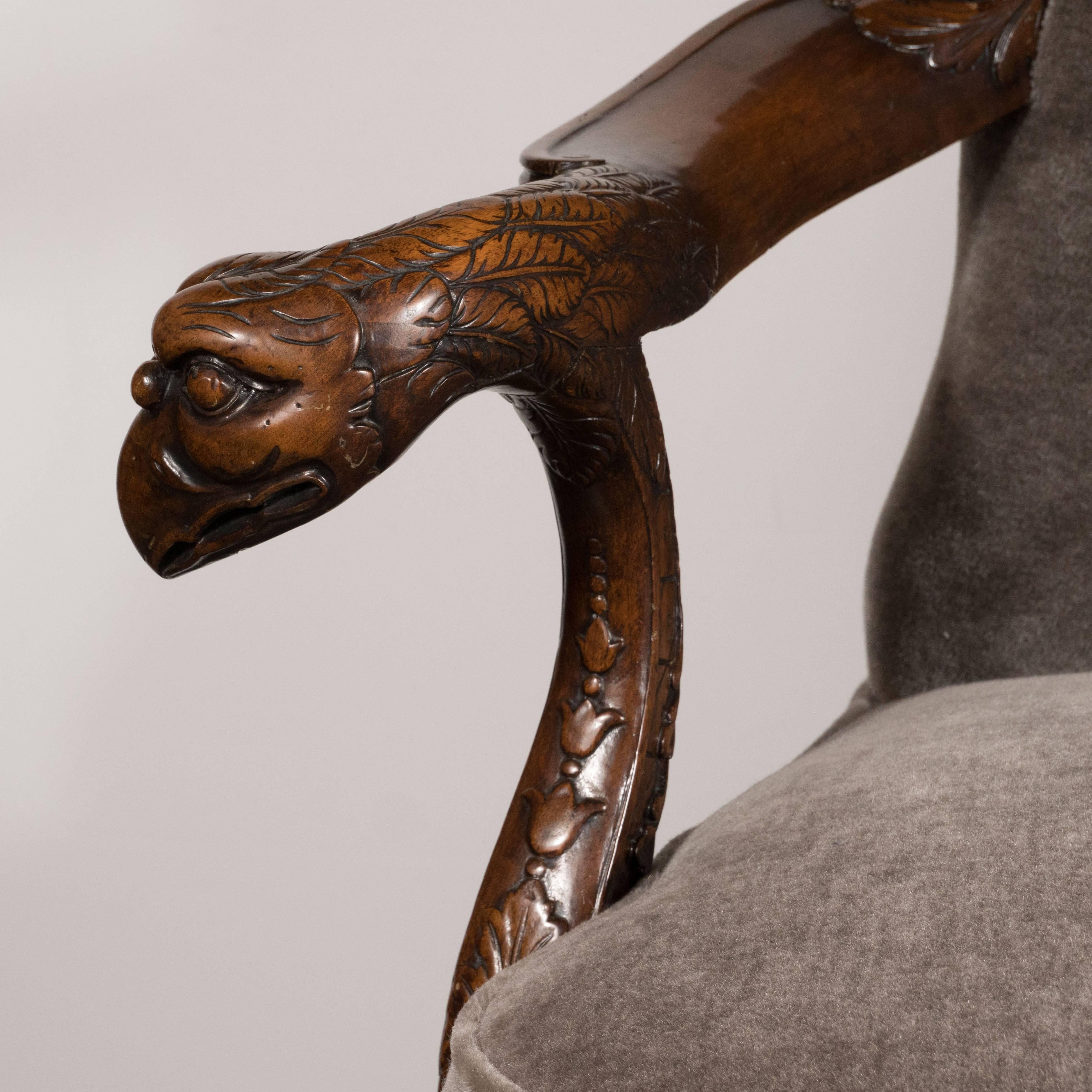 Early 20th Century Edwardian British Walnut Chair with Carved Hawk Gargoyle Arms In Excellent Condition In New York, NY