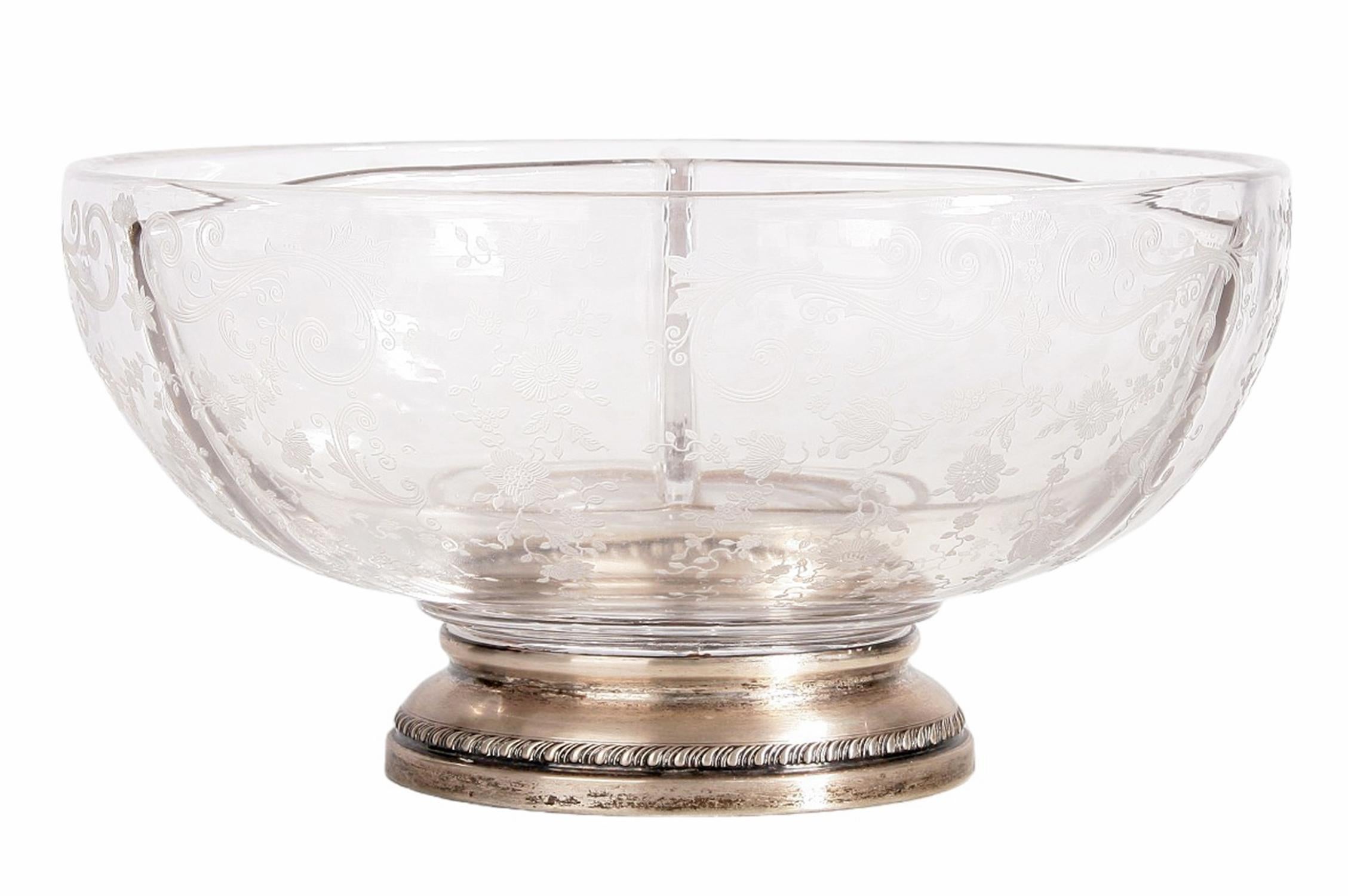 British Early 20th Century Edwardian Crystal Glass Bowl with Silver Foot, United Kingdom For Sale