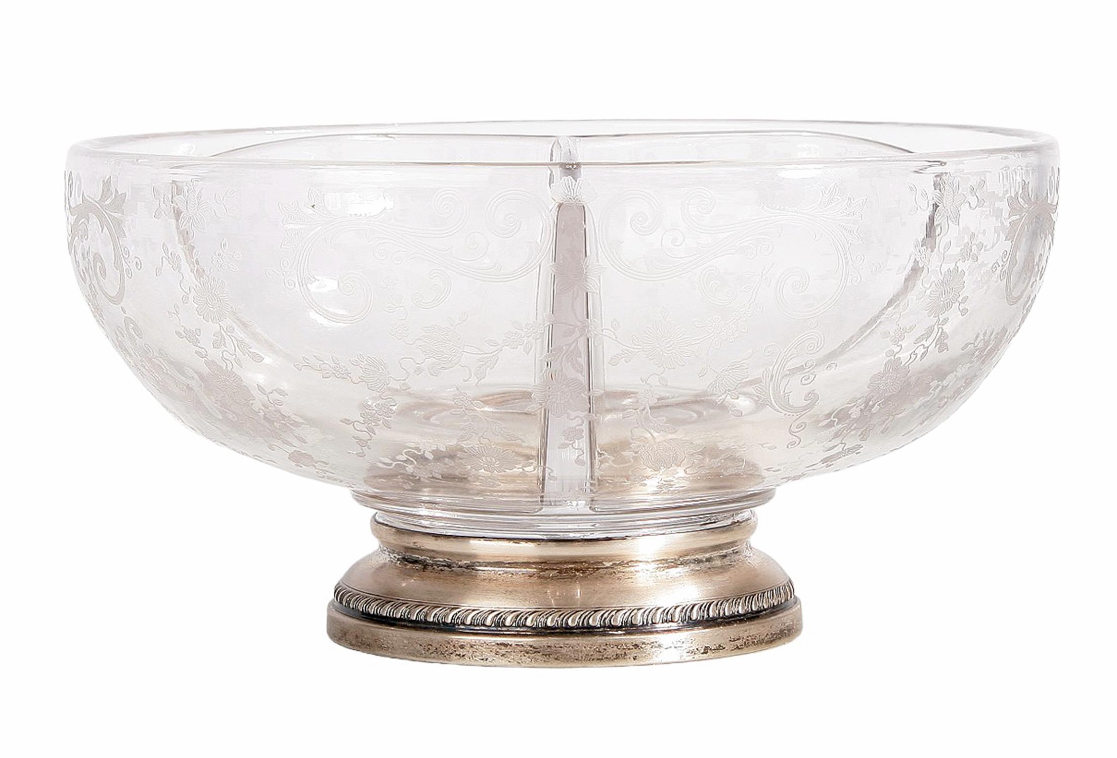Cast Early 20th Century Edwardian Crystal Glass Bowl with Silver Foot, United Kingdom For Sale