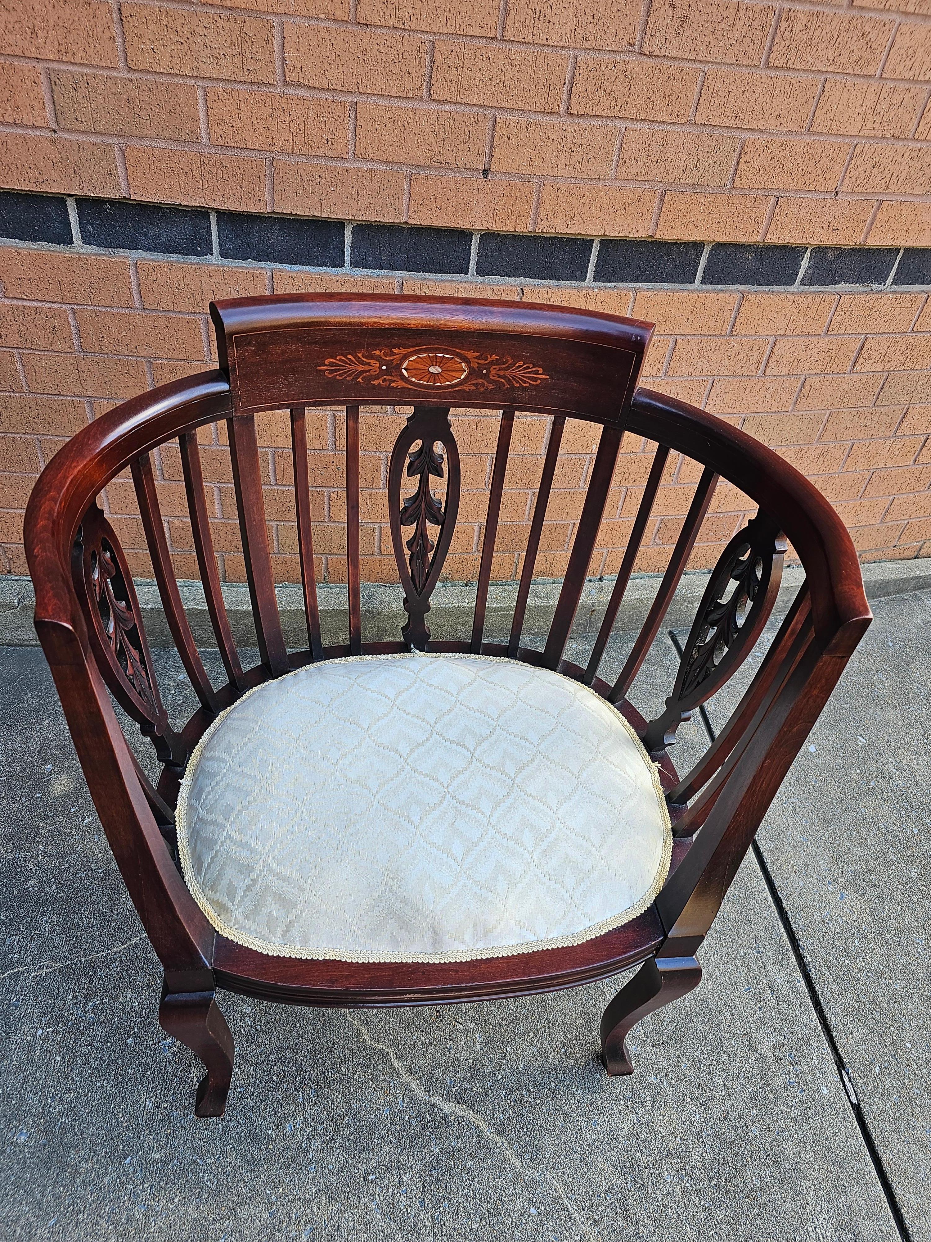 Carved Early 20th Century Edwardian Inlaid Mahogany and Upholstered Seat Barrel Chair For Sale