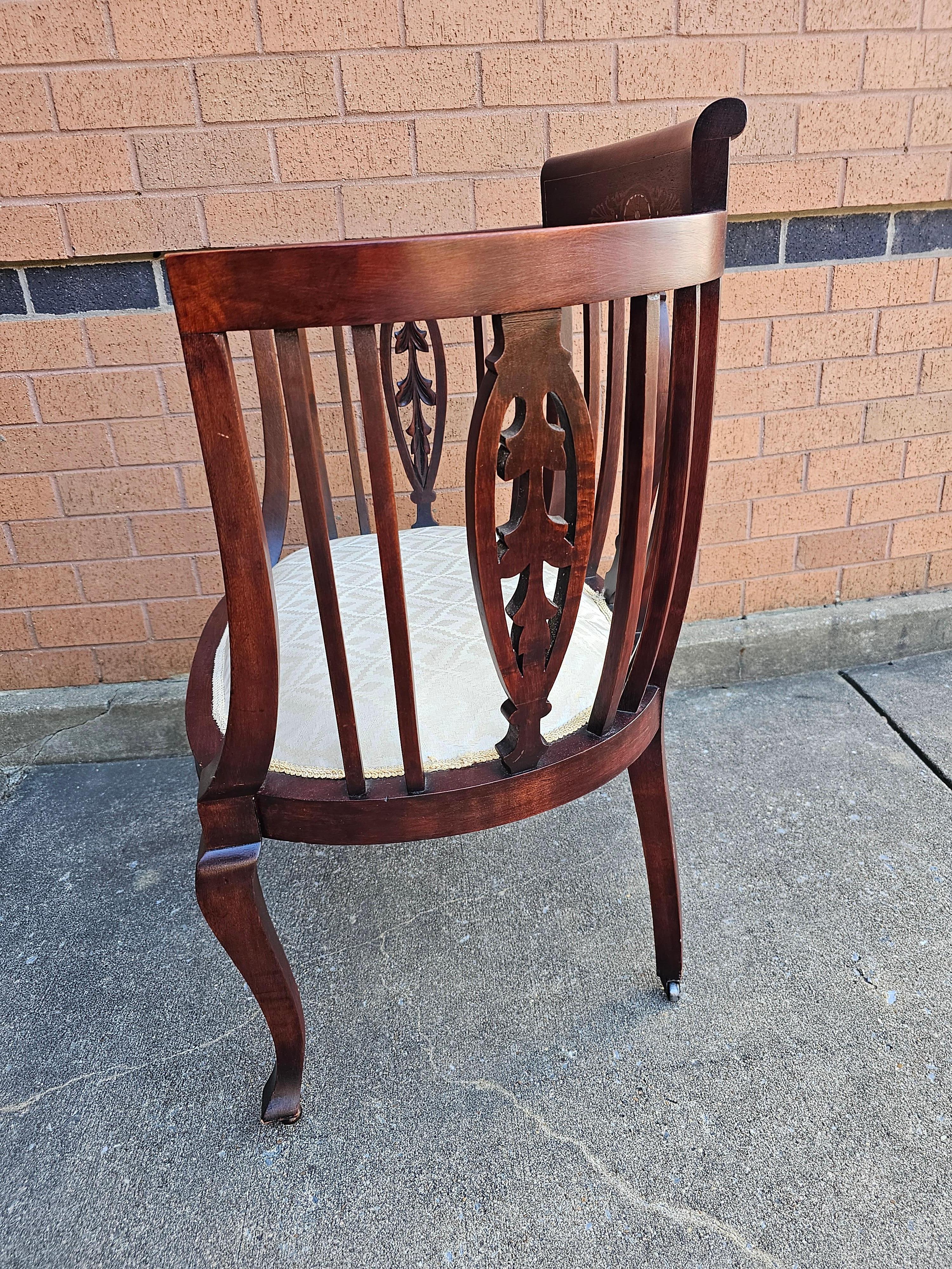 Early 20th Century Edwardian Inlaid Mahogany and Upholstered Seat Barrel Chair In Good Condition For Sale In Germantown, MD