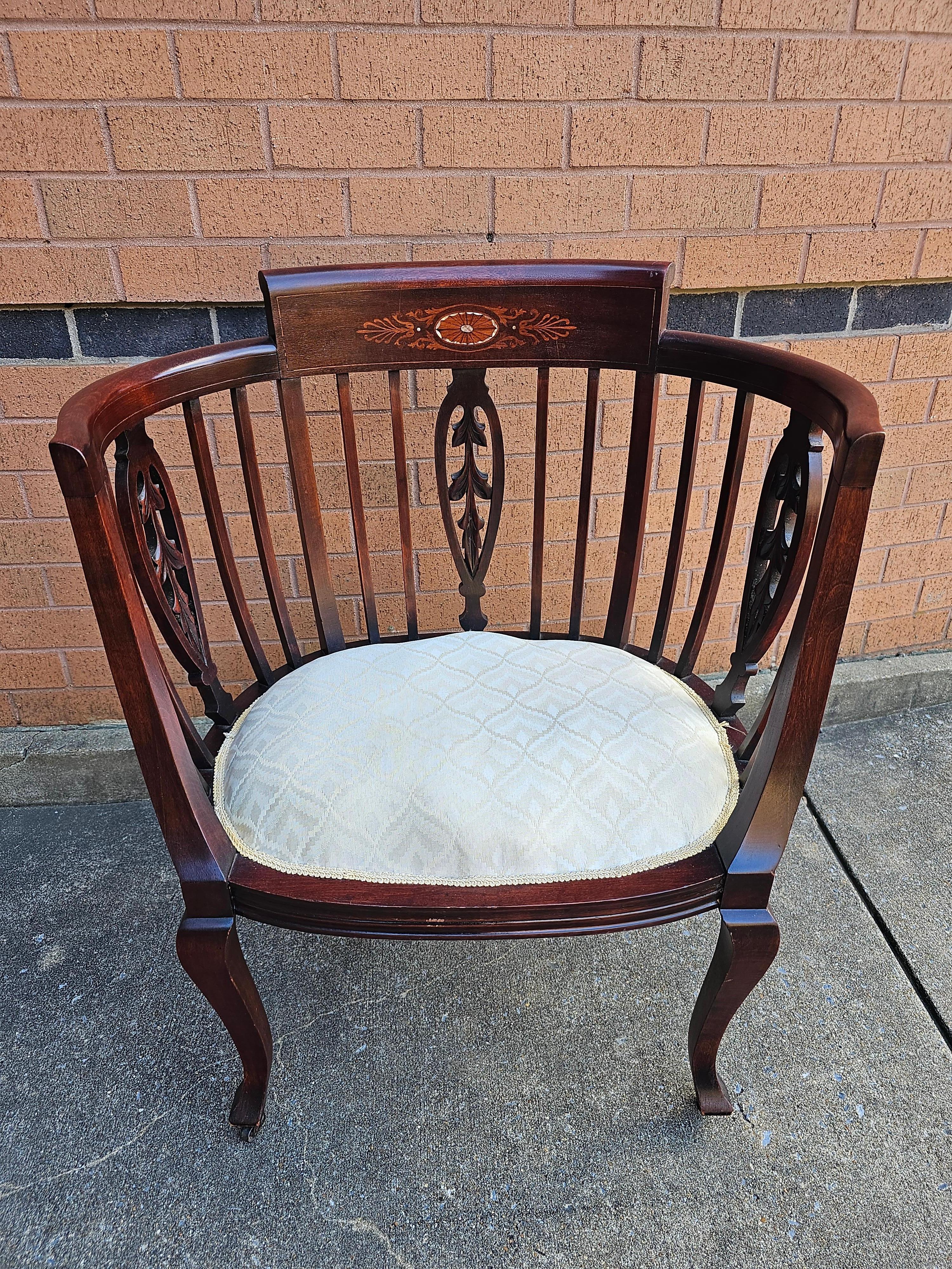 Early 20th Century Edwardian Inlaid Mahogany and Upholstered Seat Barrel Chair For Sale 3