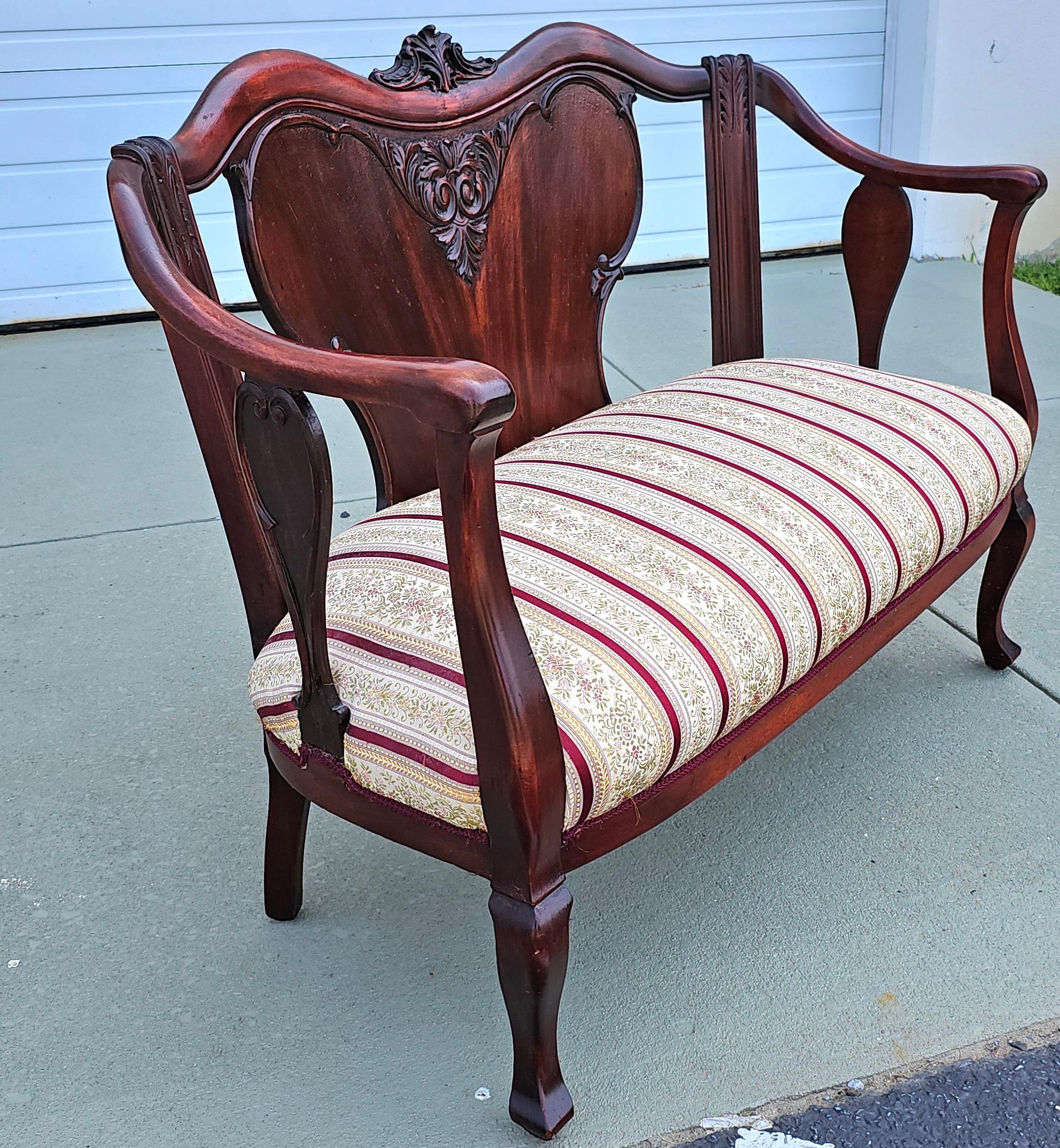 Stained Early 20th Century Edwardian Mahogany and Upholstered Settee For Sale