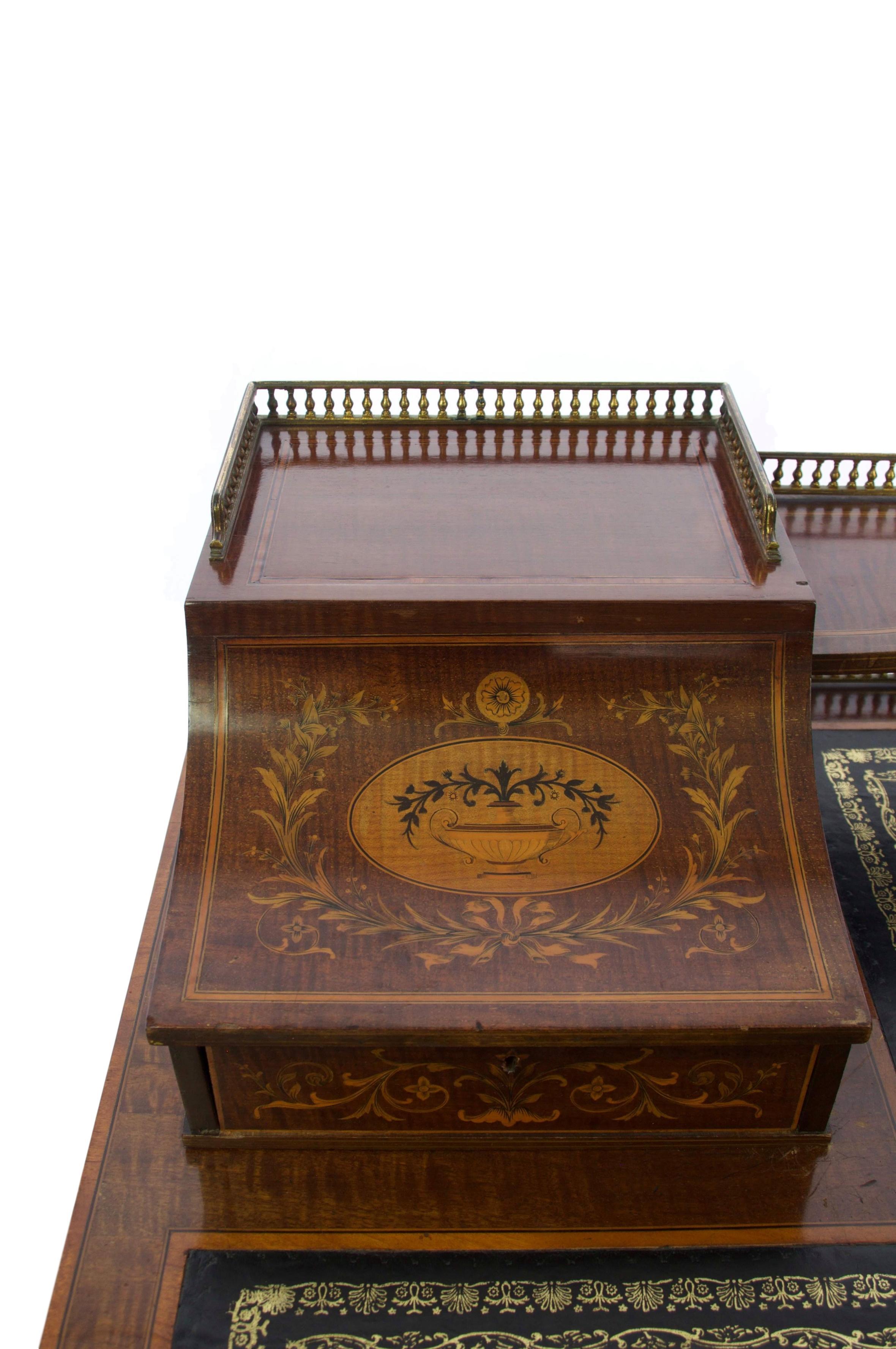 Early 20th Century Edwardian Mahogany Edwards and Roberts Bow-Front Carlton Desk In Good Condition In Banner Elk, NC