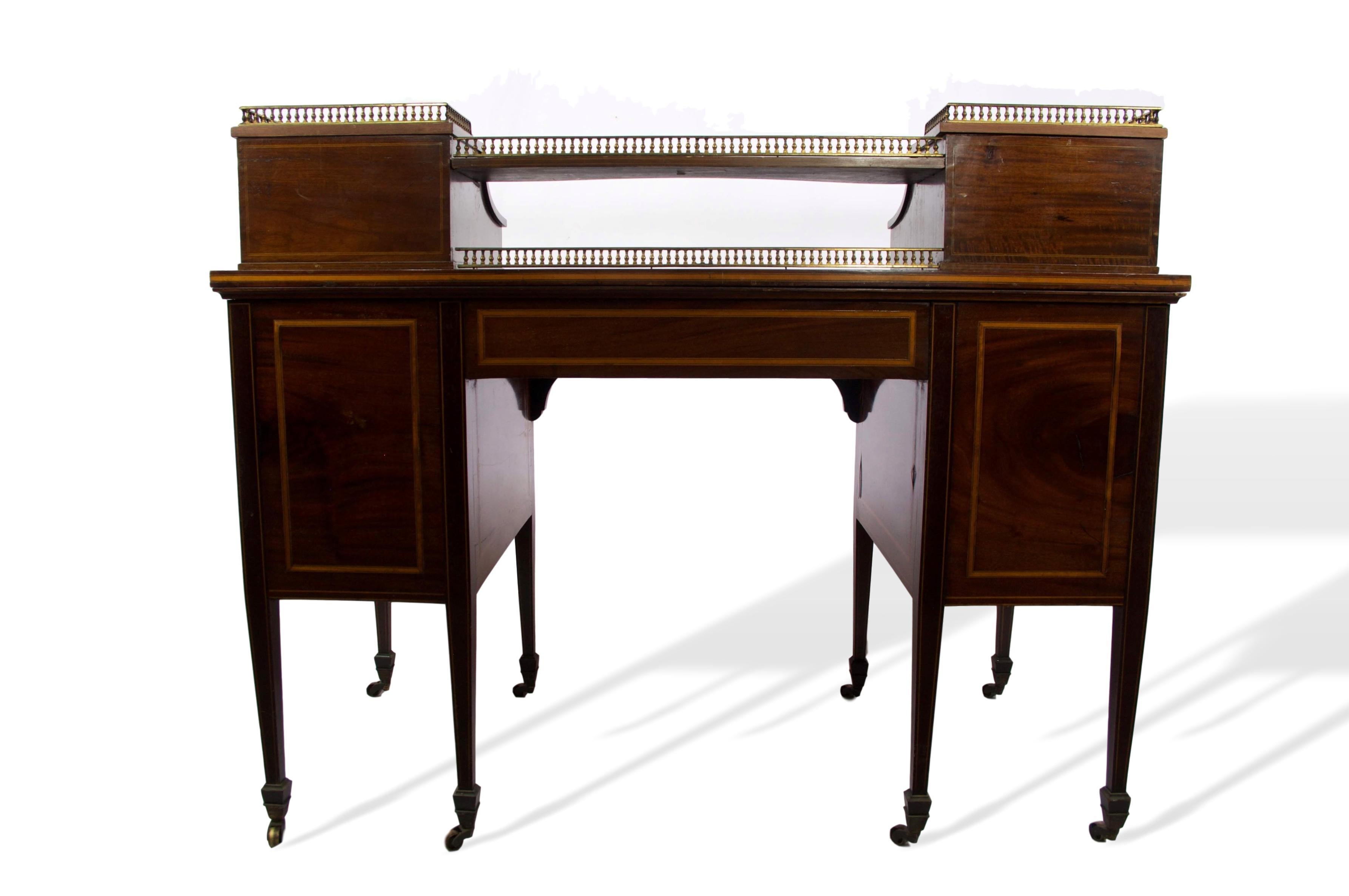 Early 20th Century Edwardian Mahogany Edwards and Roberts Bow-Front Carlton Desk 2