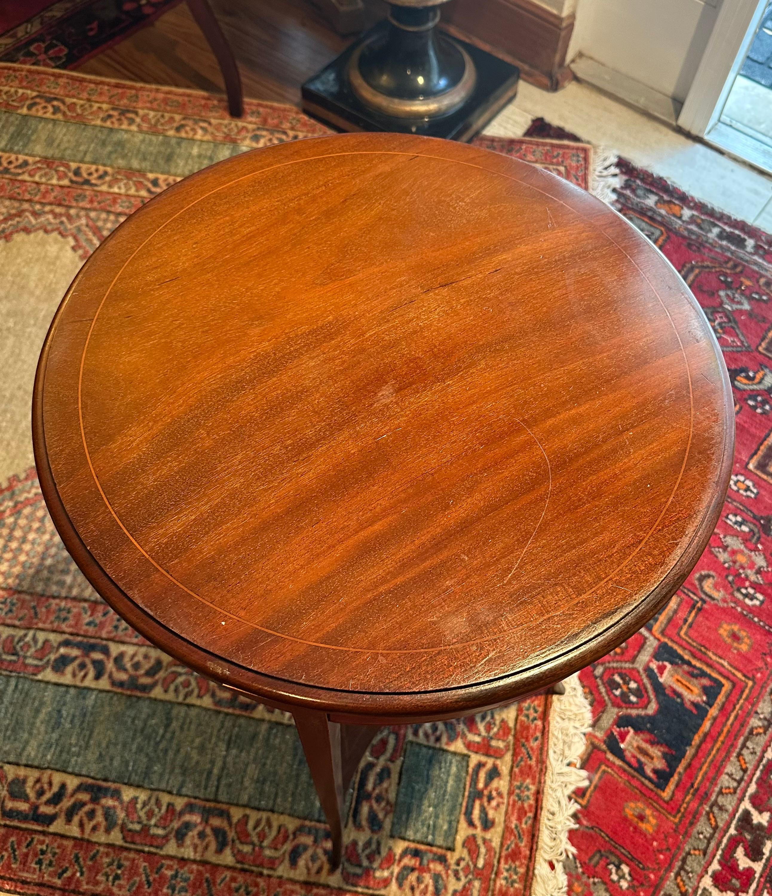 Table d'appoint en marqueterie édouardienne du début du 20e siècle en vente 4