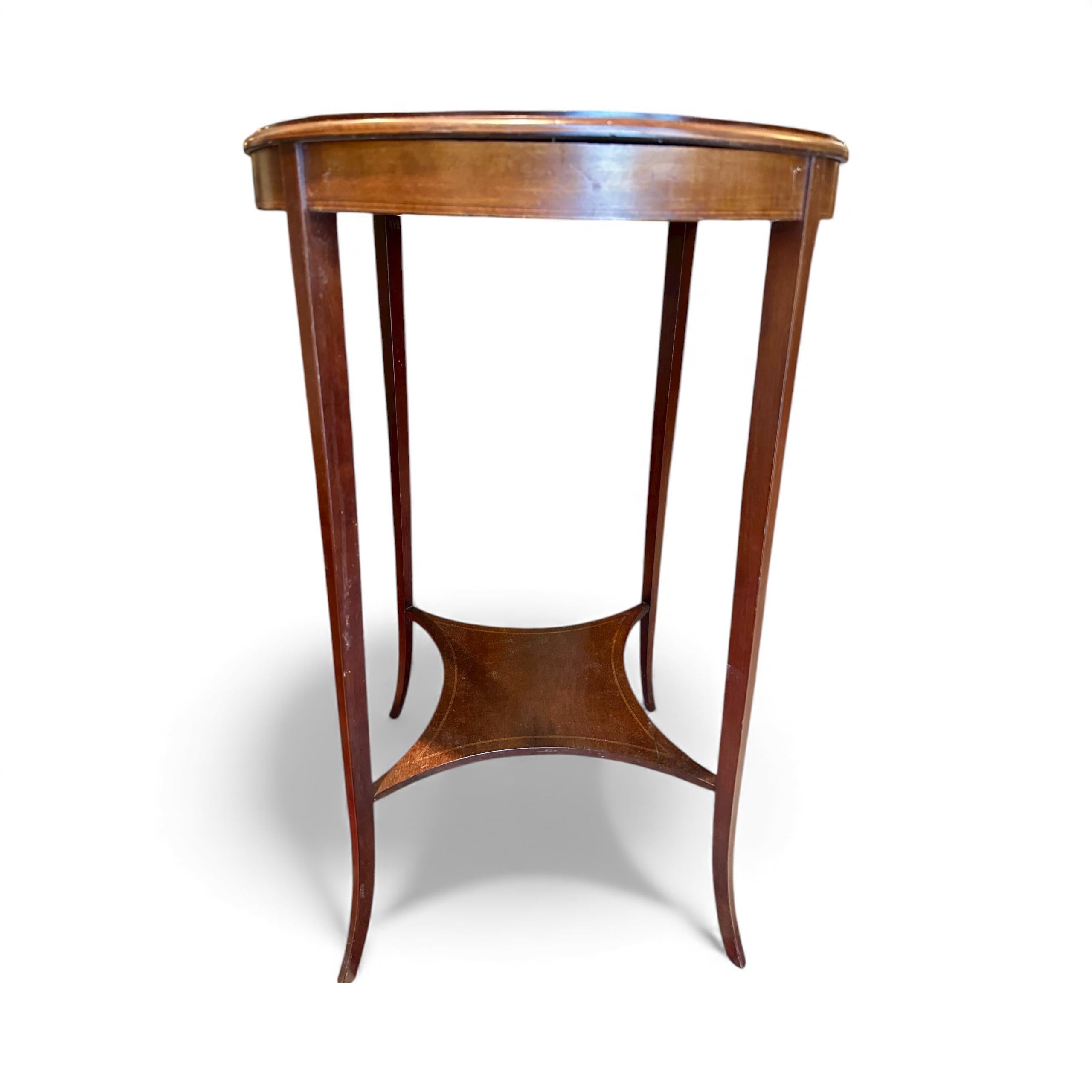 Anglais Table d'appoint en marqueterie édouardienne du début du 20e siècle en vente