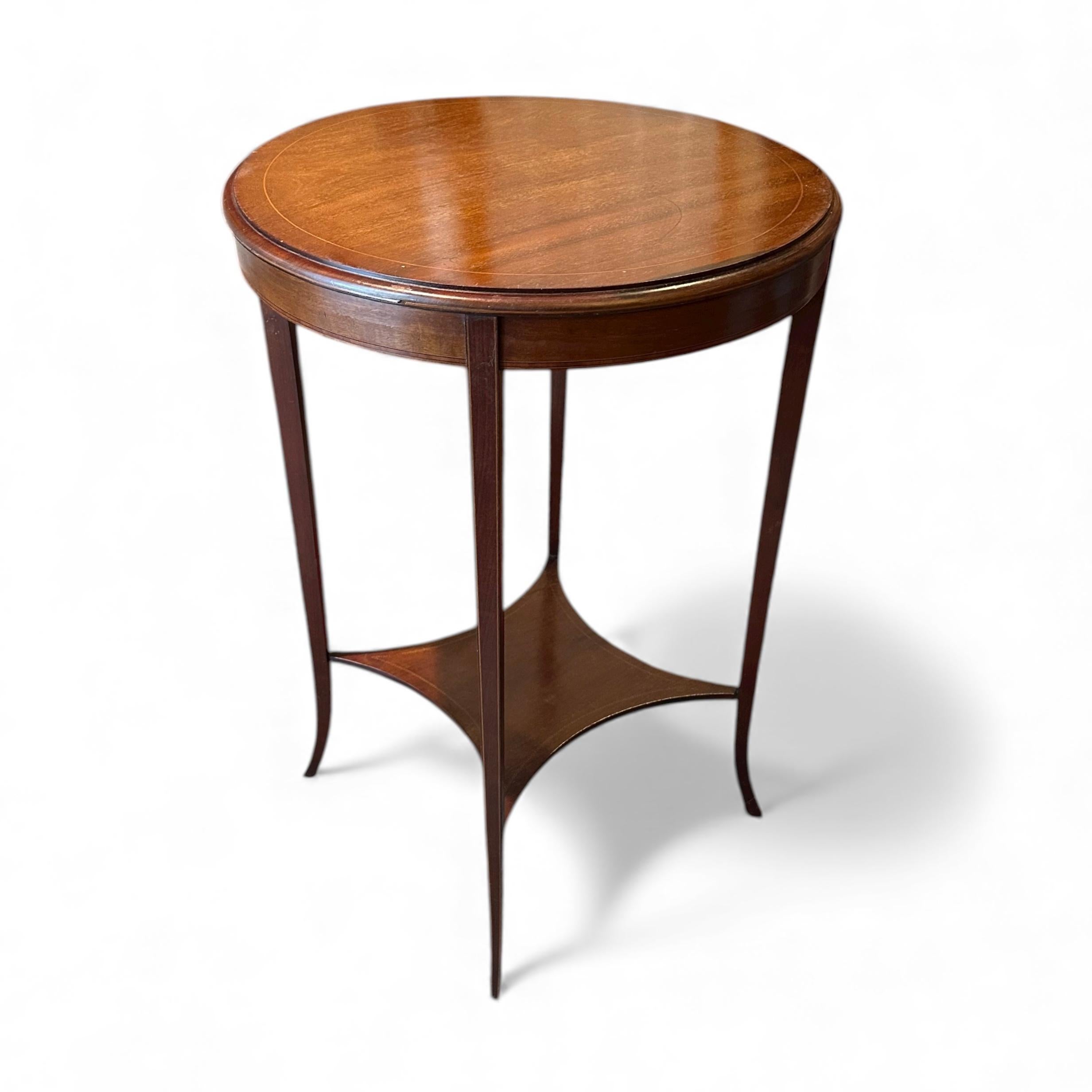 Incrusté Table d'appoint en marqueterie édouardienne du début du 20e siècle en vente