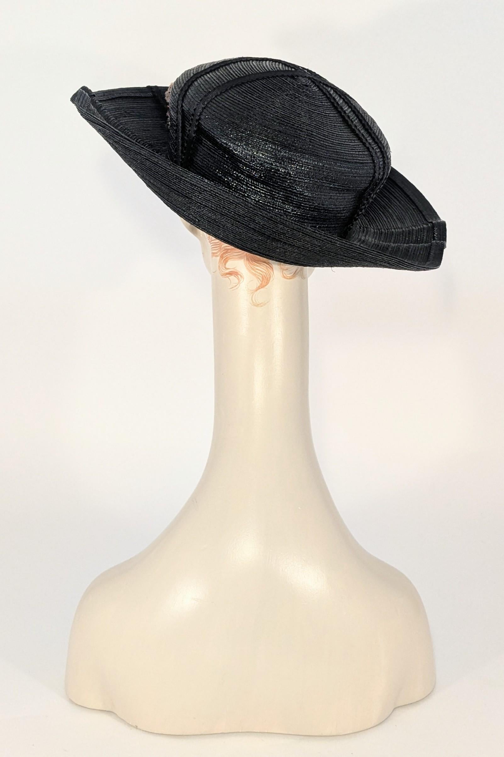 Frühes 20. Jahrhundert, Edwardianisch, Marineblauer Strohhut mit rosa Blumendetails im Angebot 2