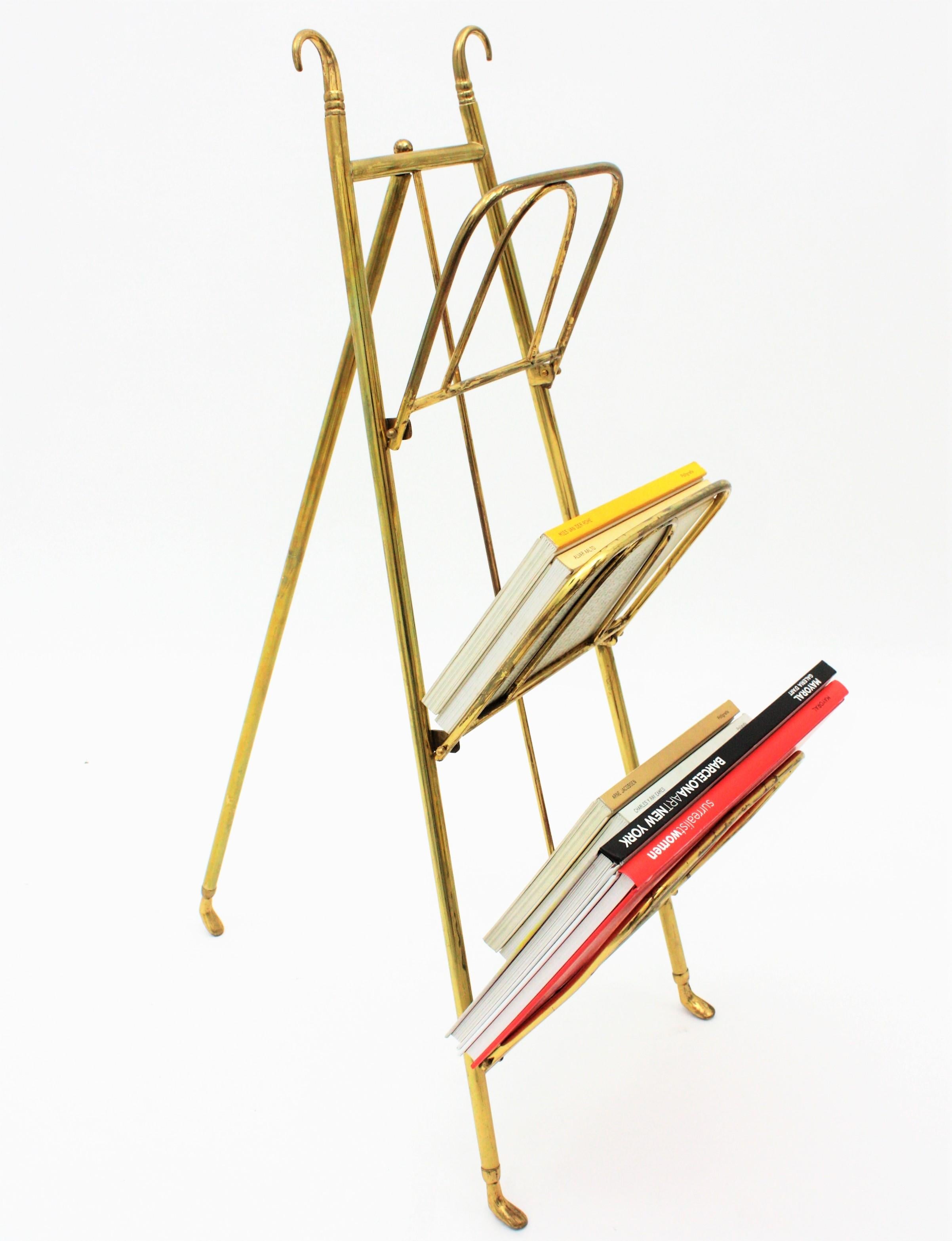 Brass Folding Tripod Valet Magazine Rack, Early 20th Century, Edwardian  In Good Condition In Barcelona, ES