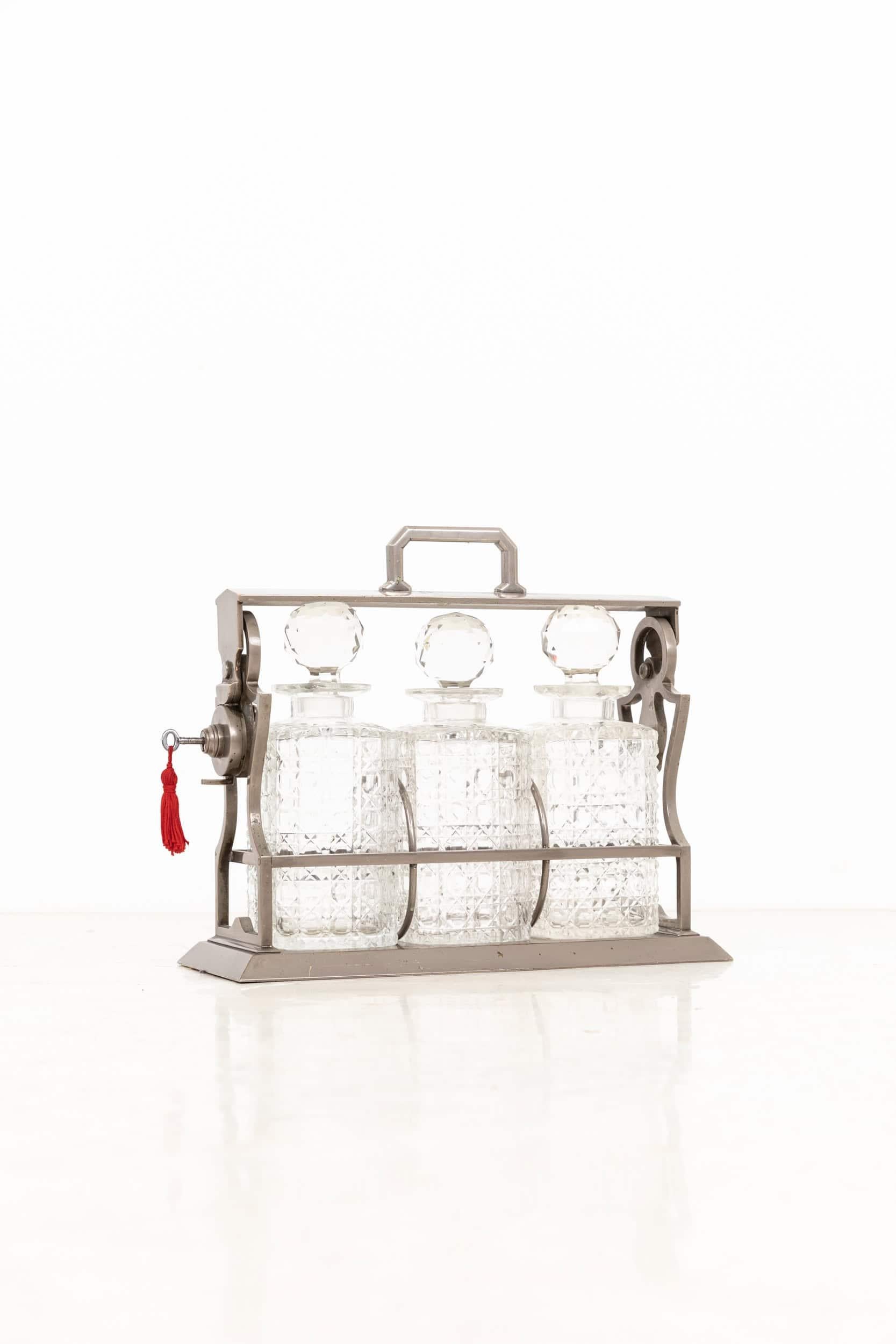 Early 20th Century Edwardian Tantalus Drinks Decanter Set. c.1910 For Sale 1