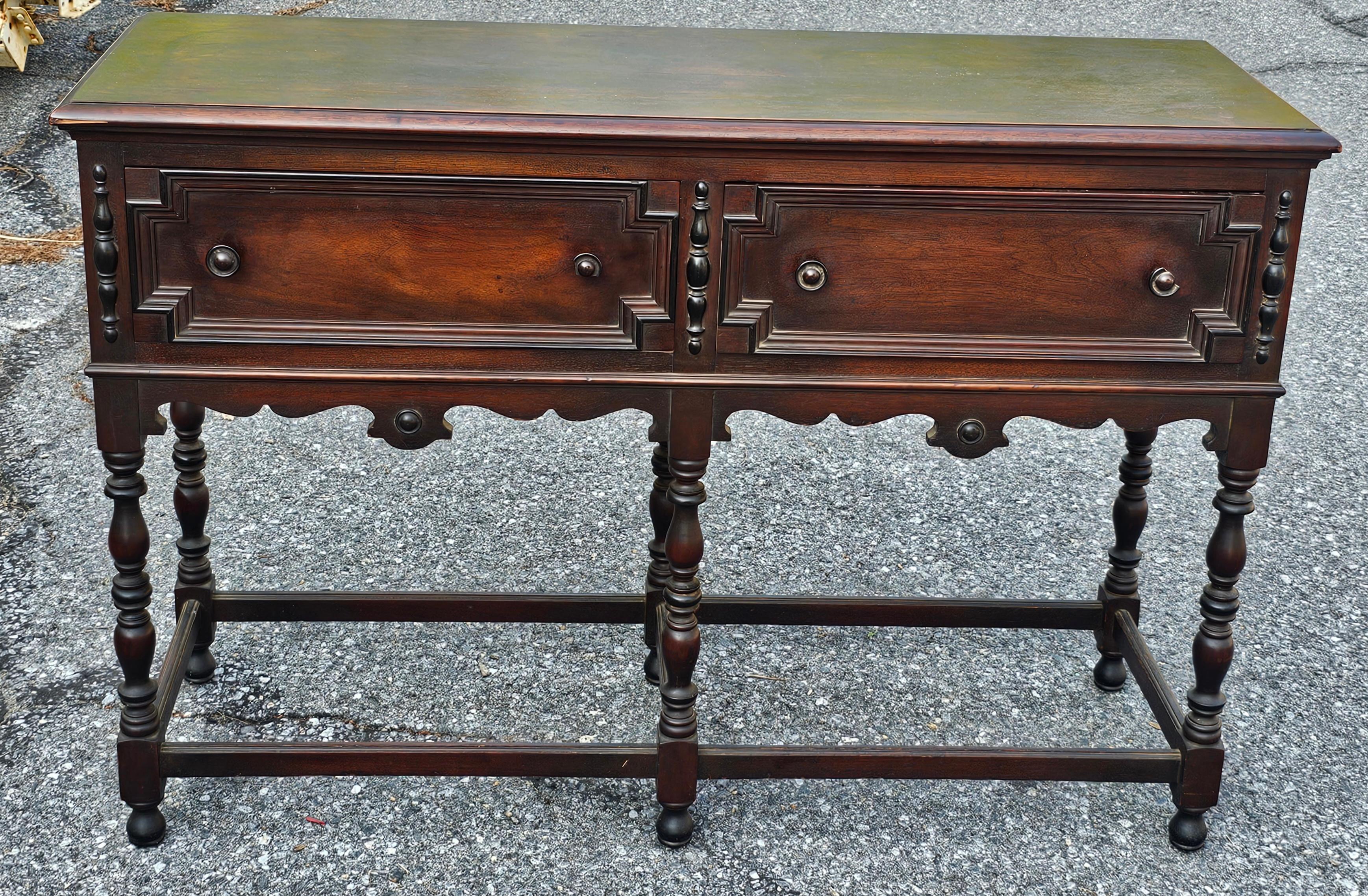 Édouardien Early 20th Century Edwardian Walnut Hunt Sideboard or Server en vente