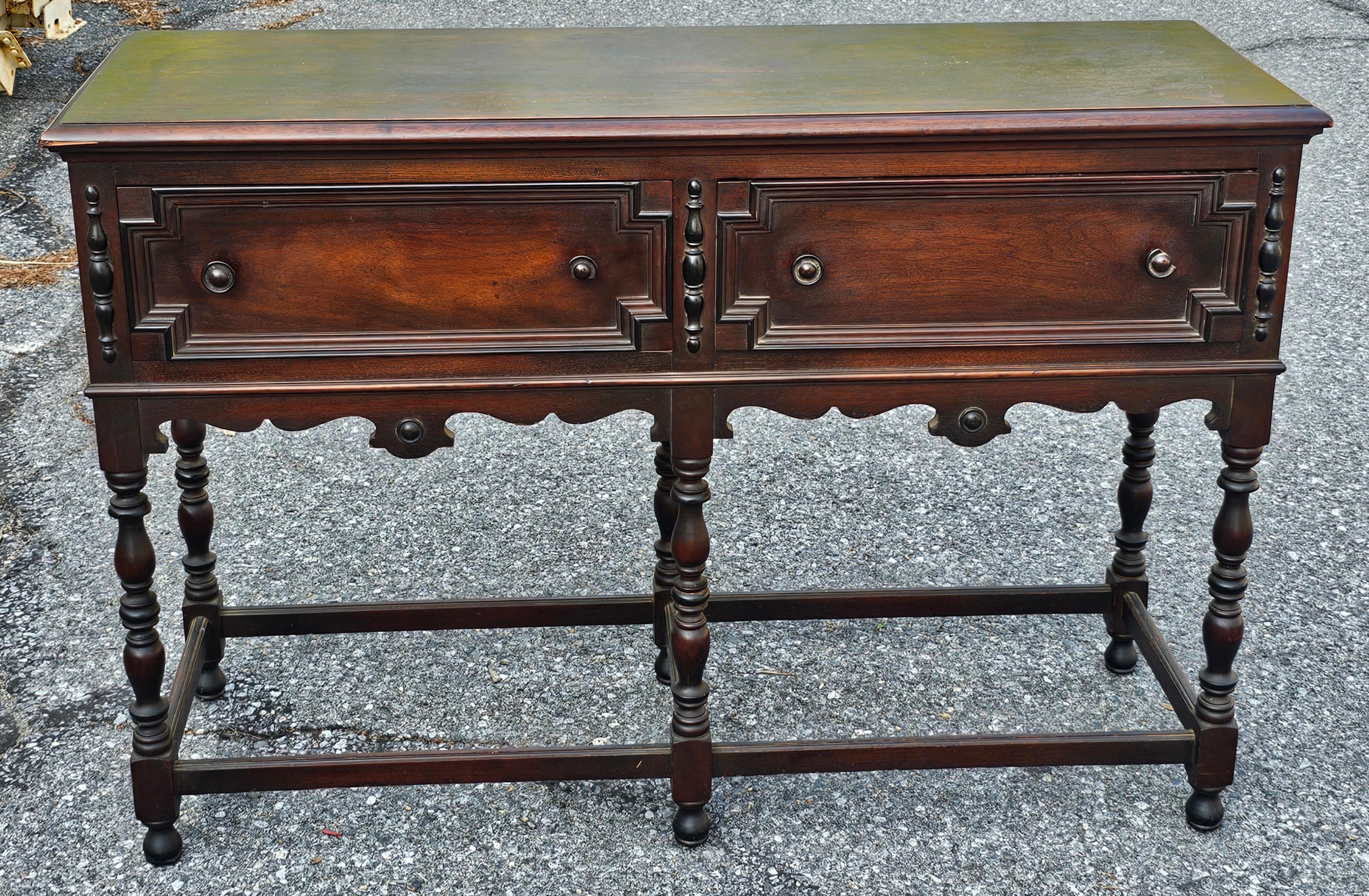 Américain Early 20th Century Edwardian Walnut Hunt Sideboard or Server en vente